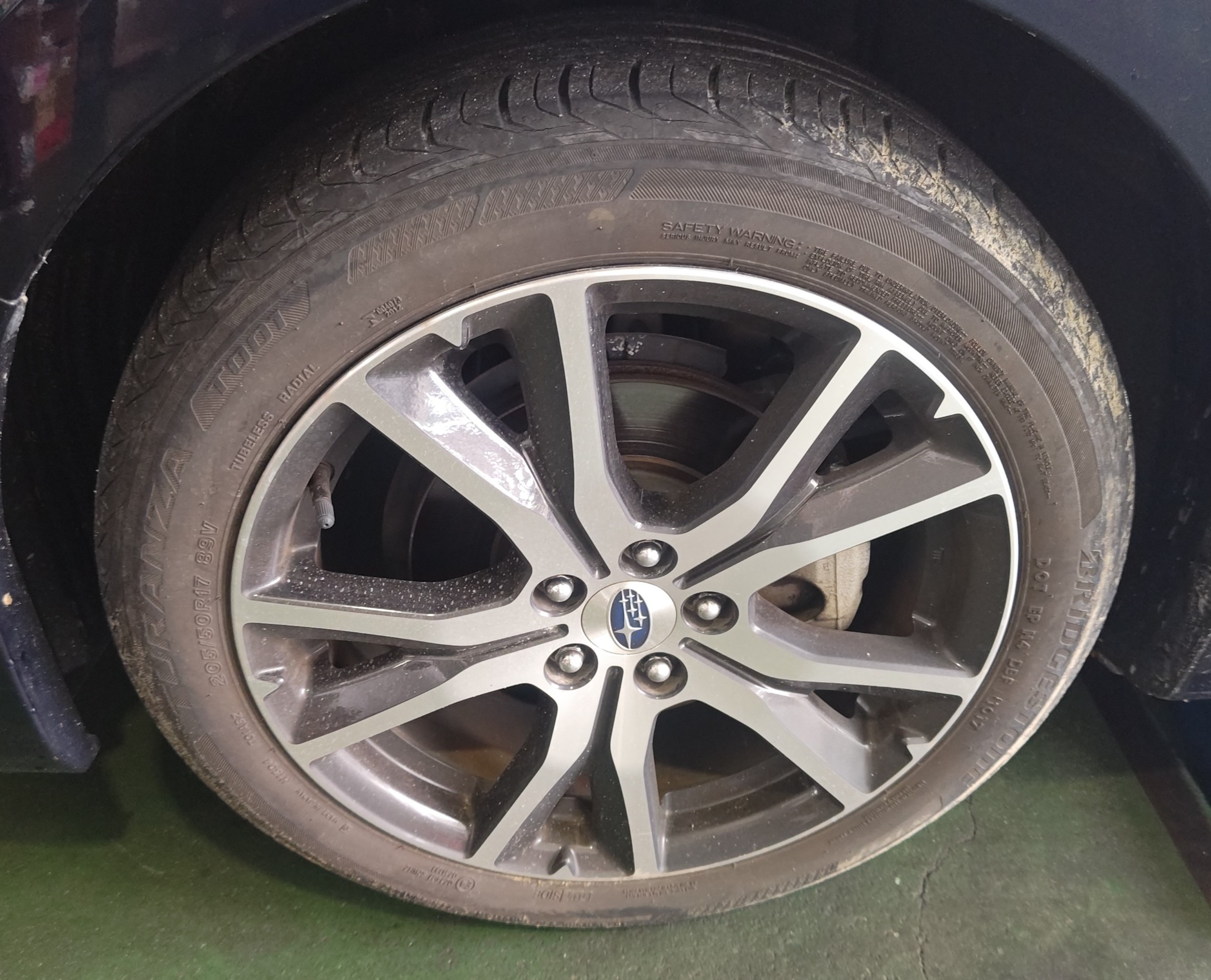 215/60R17 ジープ レネゲード新車外しタイヤ ブリヂストン トランザ