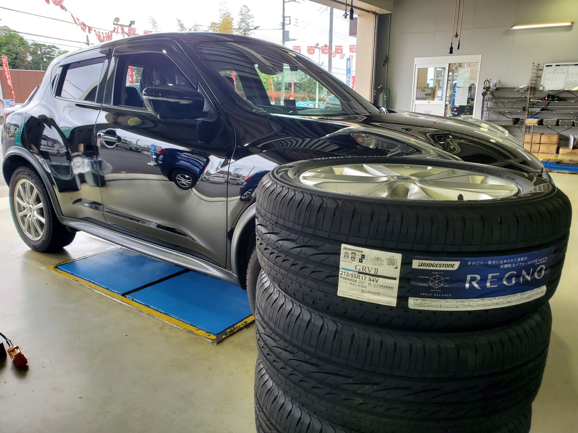 ☆ニッサン ジュークNISMO タイヤ交換☆ | 日産 ジューク タイヤ タイヤ・ホイール関連 > 乗用車用タイヤ交換 | 技術・サービス |  ミスタータイヤマン よしぞの | タイヤ、カー用品ショップ ブリヂストンのタイヤ専門店