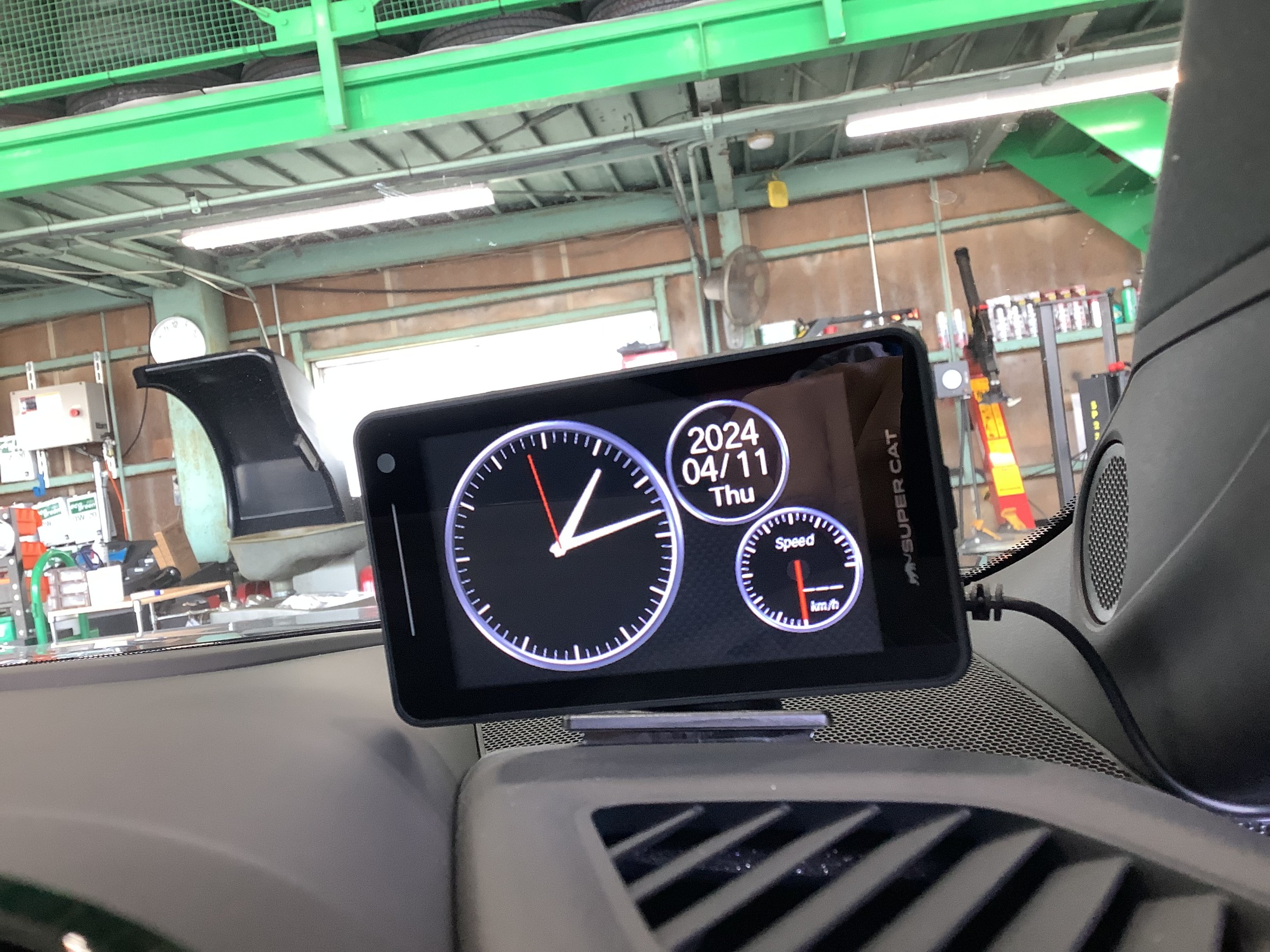 新型クラウンにレーダー探知機取り付けしました!! | 店舗お