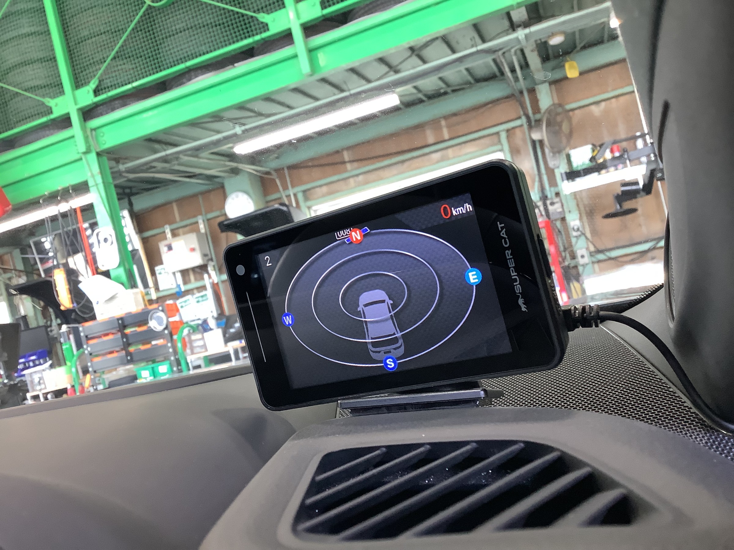 国内外の人気が集結 新型クラウンにレーダー探知機取り付けしました!! | 店舗お アクセサリー