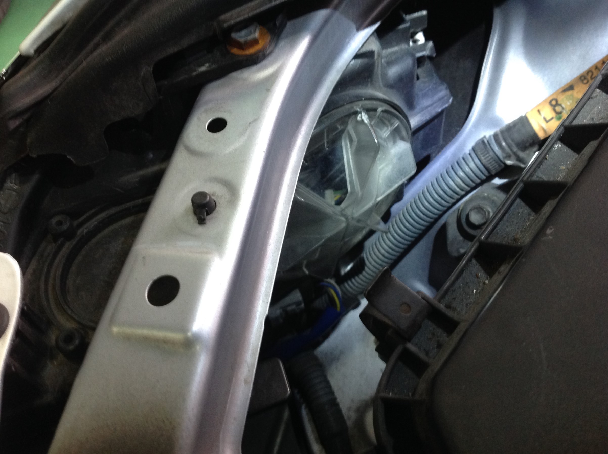 レクサスｇｓのｈｉｄ交換です 作業紹介 タイヤ館 森町通り タイヤからはじまる トータルカーメンテナンス タイヤ館グループ