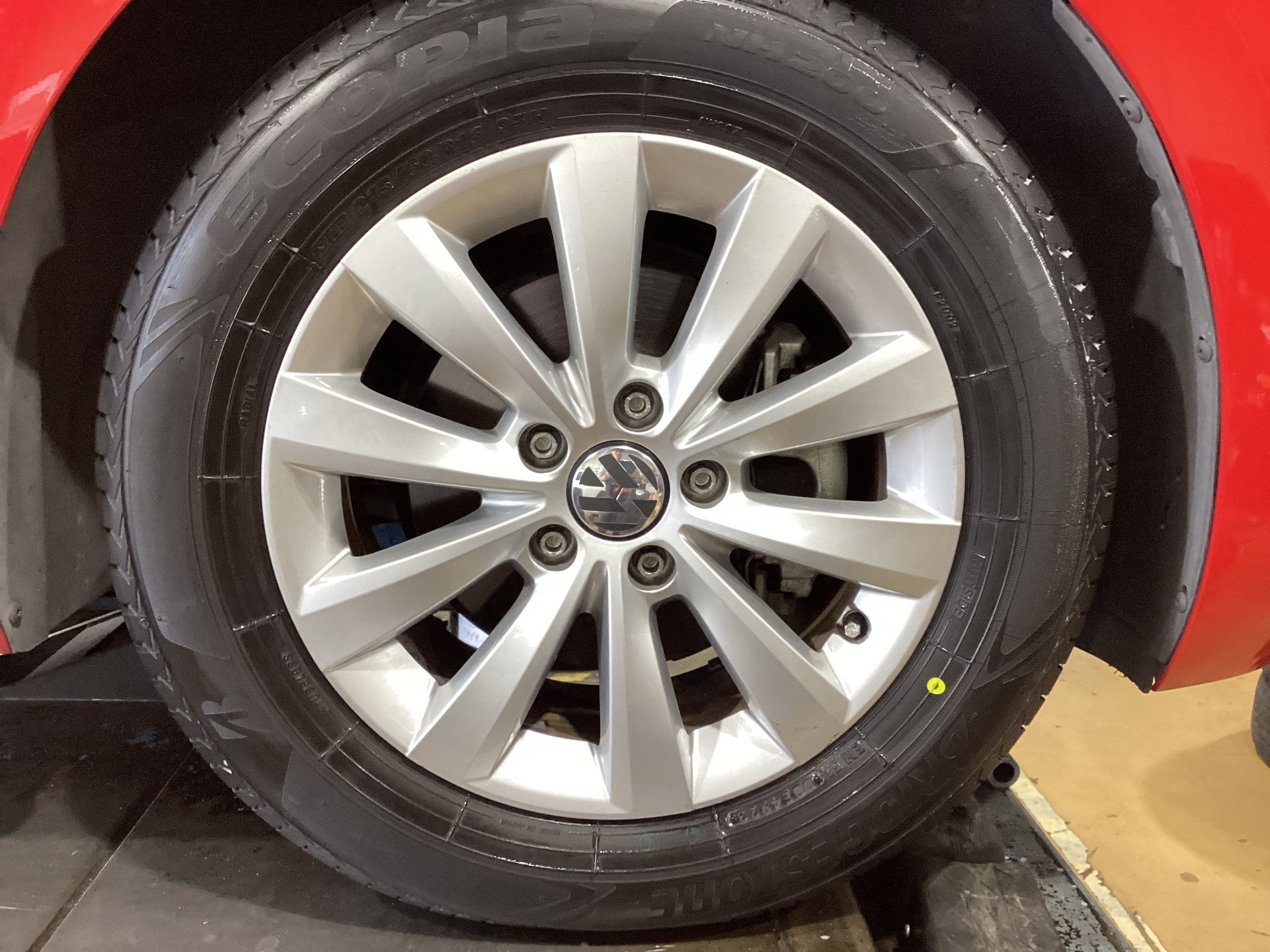 ＶＷ純正AW【ザ・ビートル】＋冬タイヤ215/60R16 Ice X 新品 輸入車用 VW（ザ・ビートル） スタッドレスタイヤ ホイール