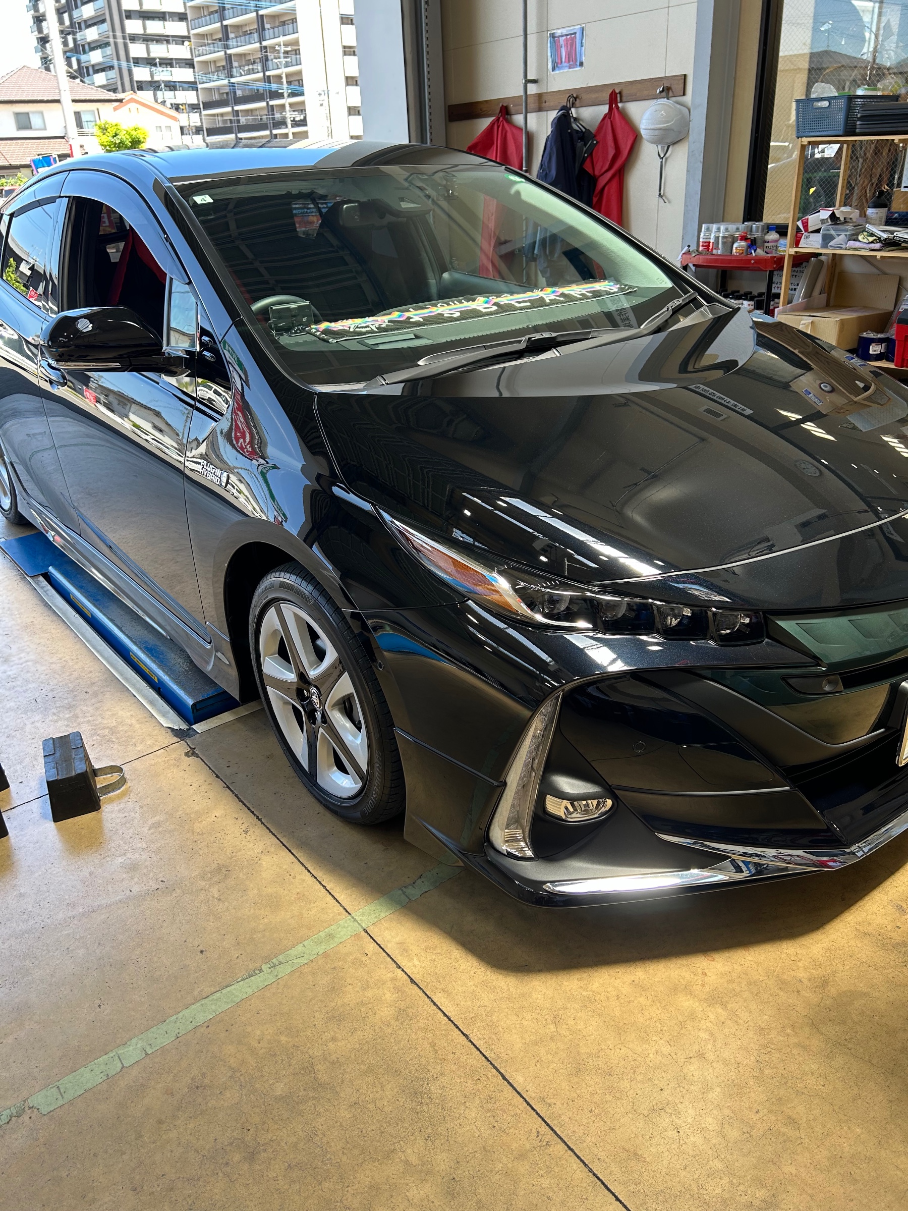 トヨタ・プリウスPHV】タイヤ&ホイール交換 レオニスWX 18インチ