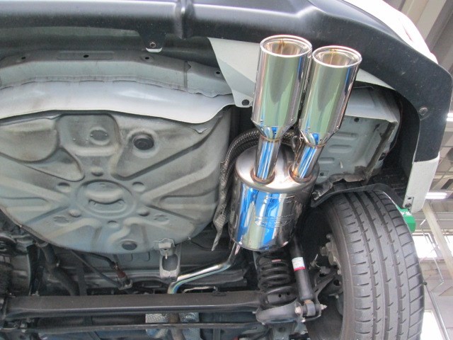 プリウスα マフラー交換 | 店舗おススメ情報 | タイヤ館 秋田