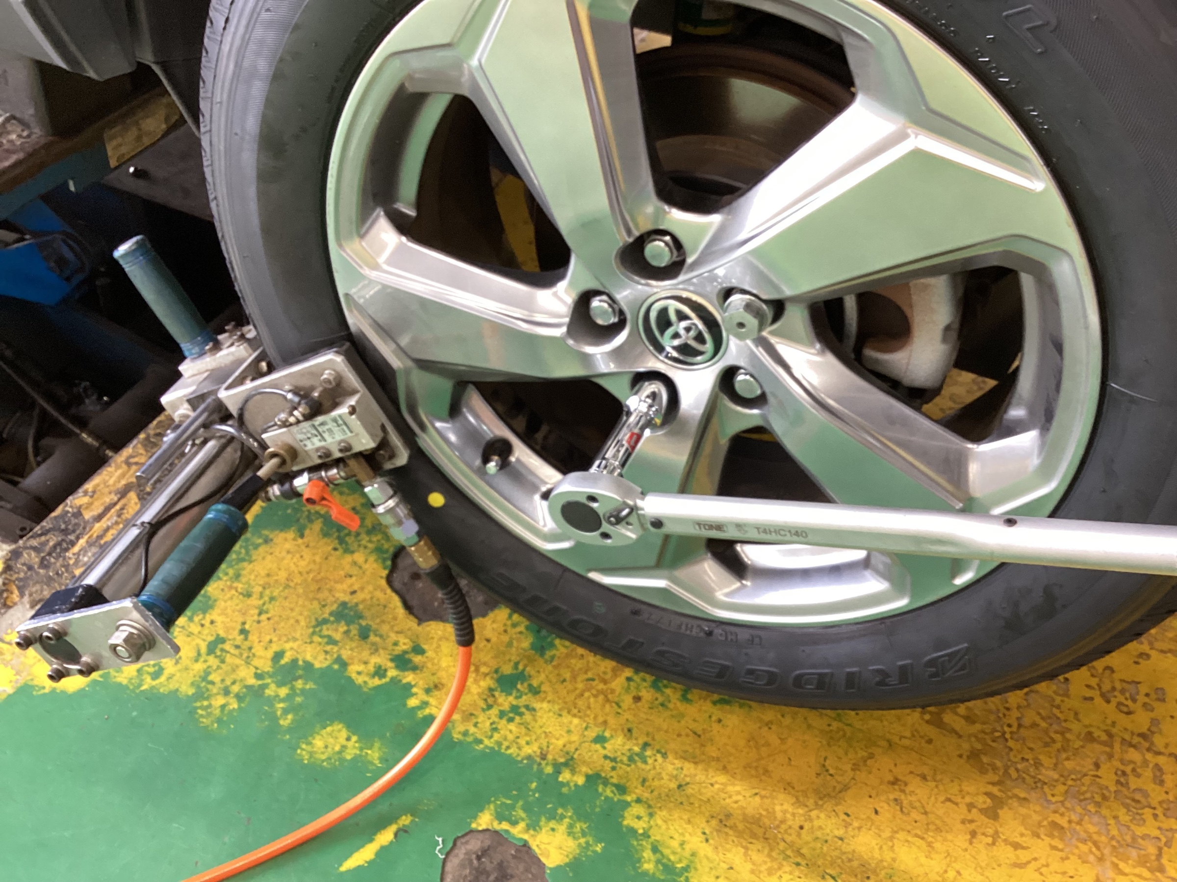 トヨタ RAV4 タイヤ交換です。 | 店舗おススメ情報 | タイヤ館