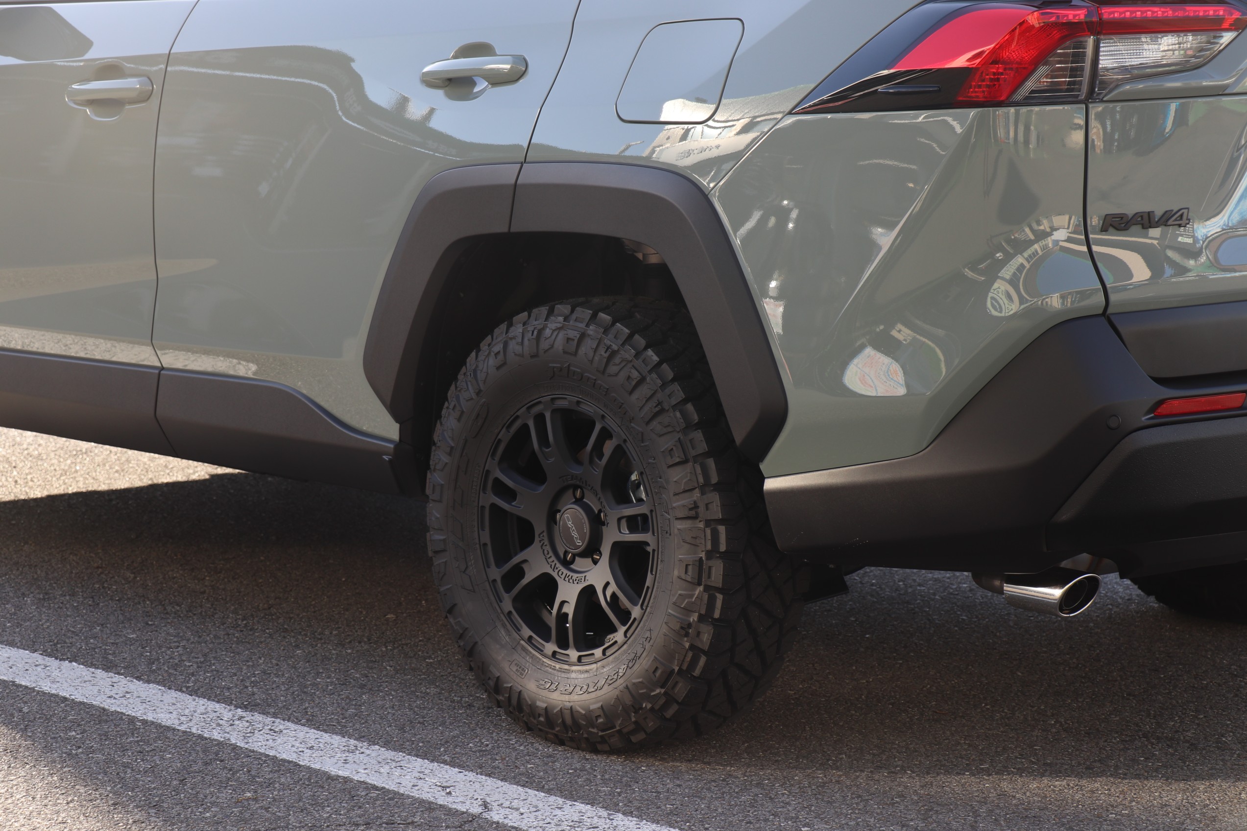 RAV4 【ACC イージーアップ＆レイズ デイトナD207 取付】 | 店舗