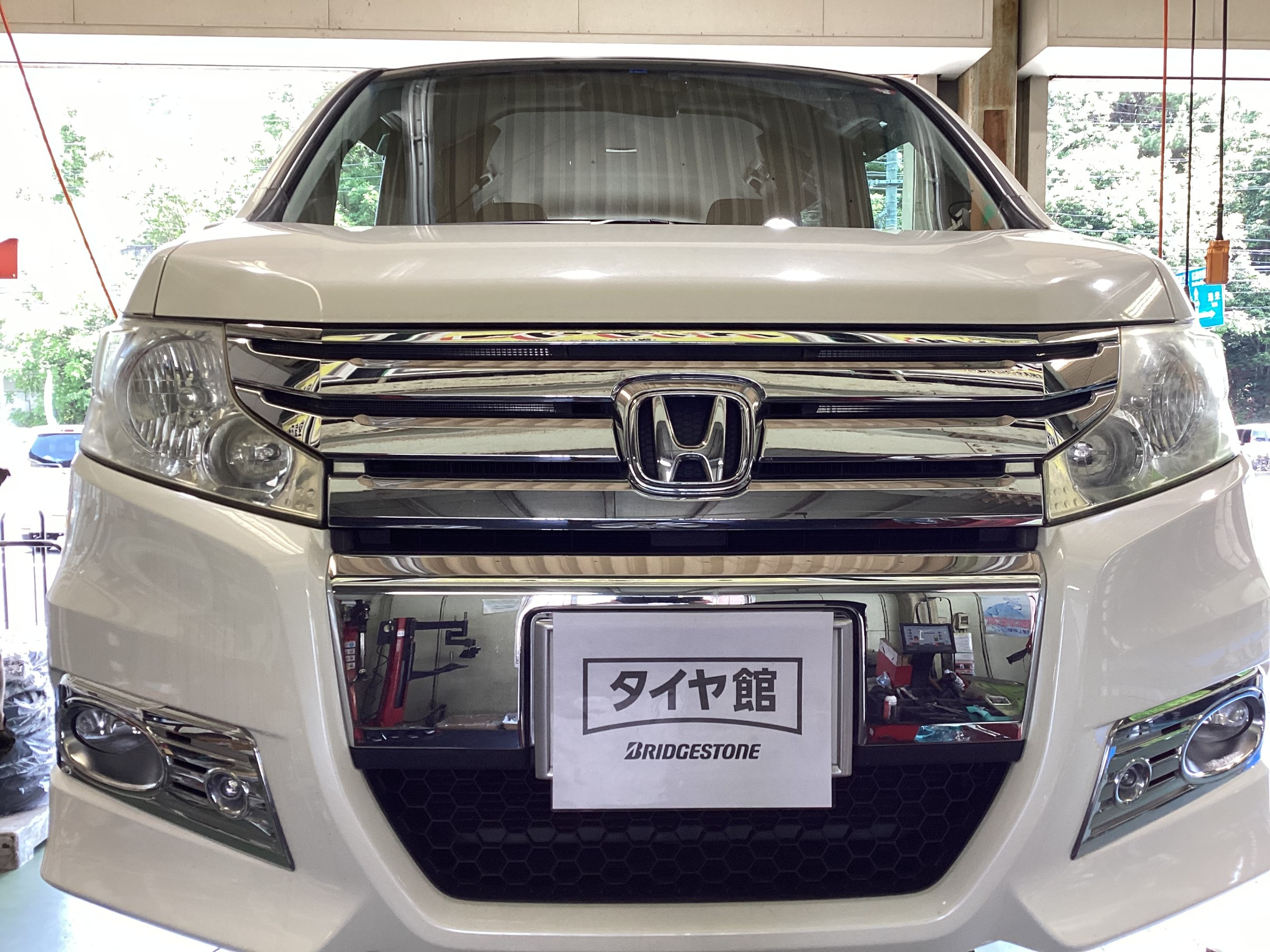 ホンダRK５型ステップワゴン　レグノGRVⅡへタイヤ交換＆アライメント調整タイヤ館五日市