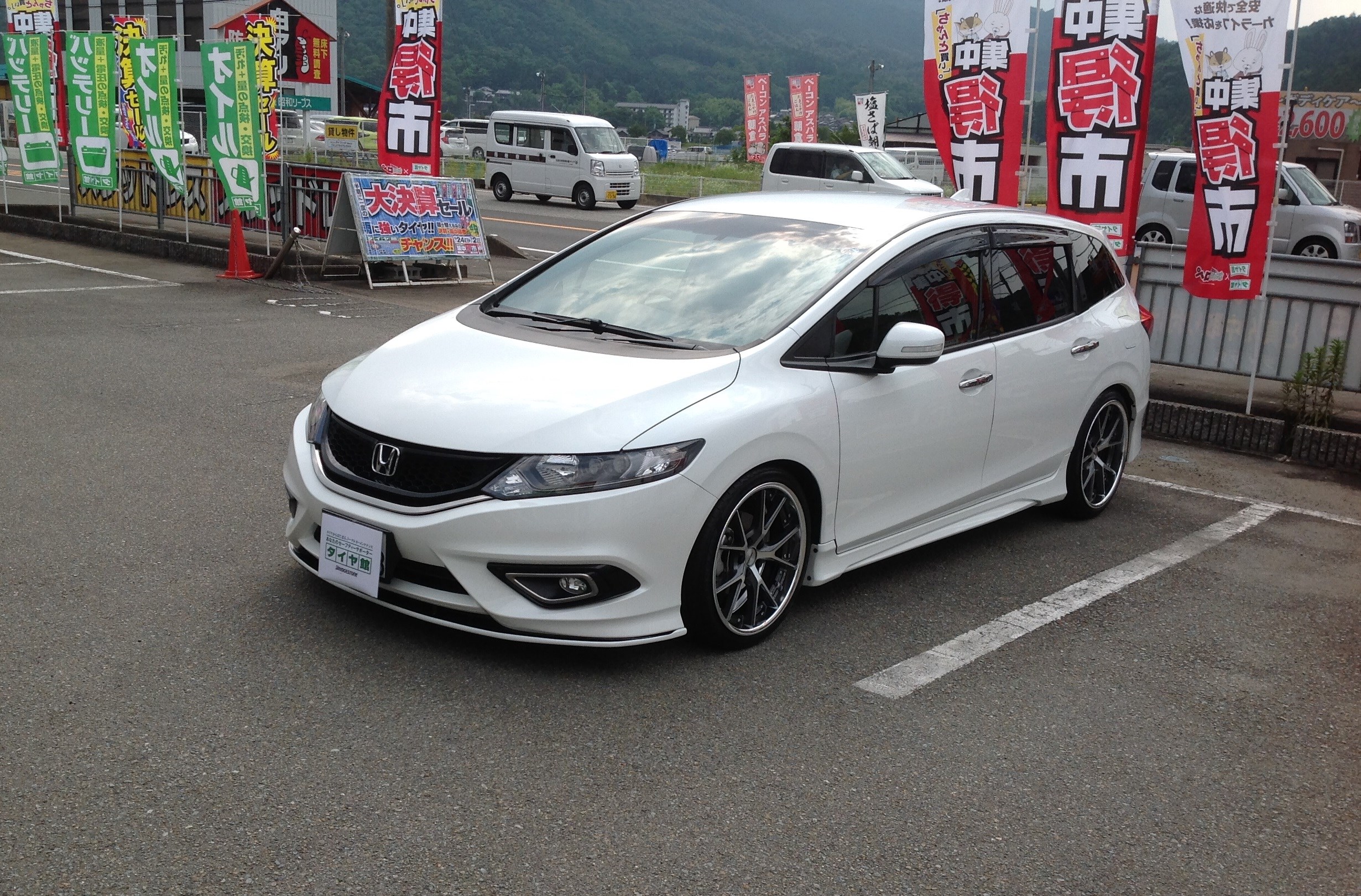写真多め Weds新作 Maverick 905s ホンダ ジェイドｒｓに装着しました ホンダ ジェイド ホイール タイヤ ホイール関連 タイヤ ホイール交換 スタッフ日記 タイヤ館 和田山 兵庫県のタイヤ カー用品ショップ タイヤからはじまる トータルカー