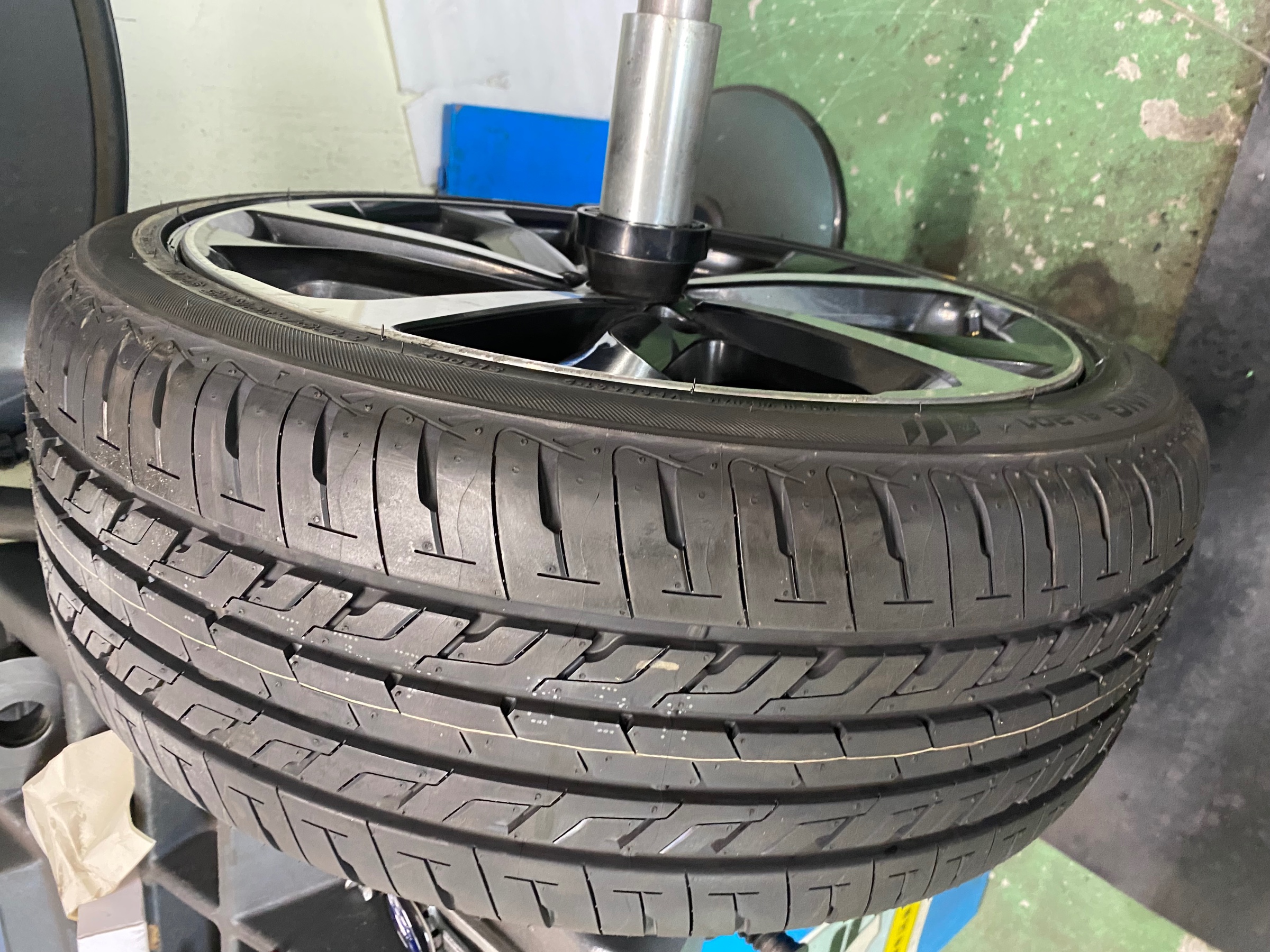 ブリヂストン　タイヤ館下松　タイヤ交換　アルミホイール　オイル交換　バッテリー交換　ワイパー交換　エアコンフィルター交換　アライメント調整　国産車　輸入車　下松市　周南市　徳山　柳井　熊毛　光　玖珂　周東　履き替え　付け替え　脱着