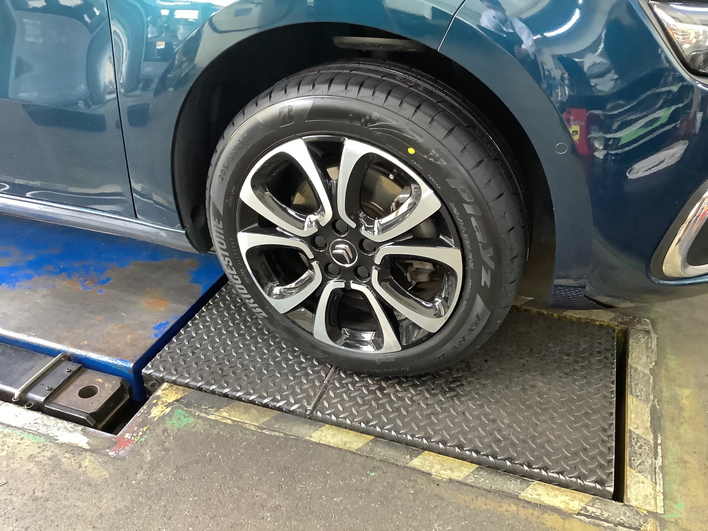 シトロエン　タイヤ交換 205/55R17　タイヤ館三原