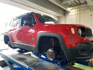 SUV車のタイヤ交換もお任せを！ジープ／レネゲード タイヤ交換