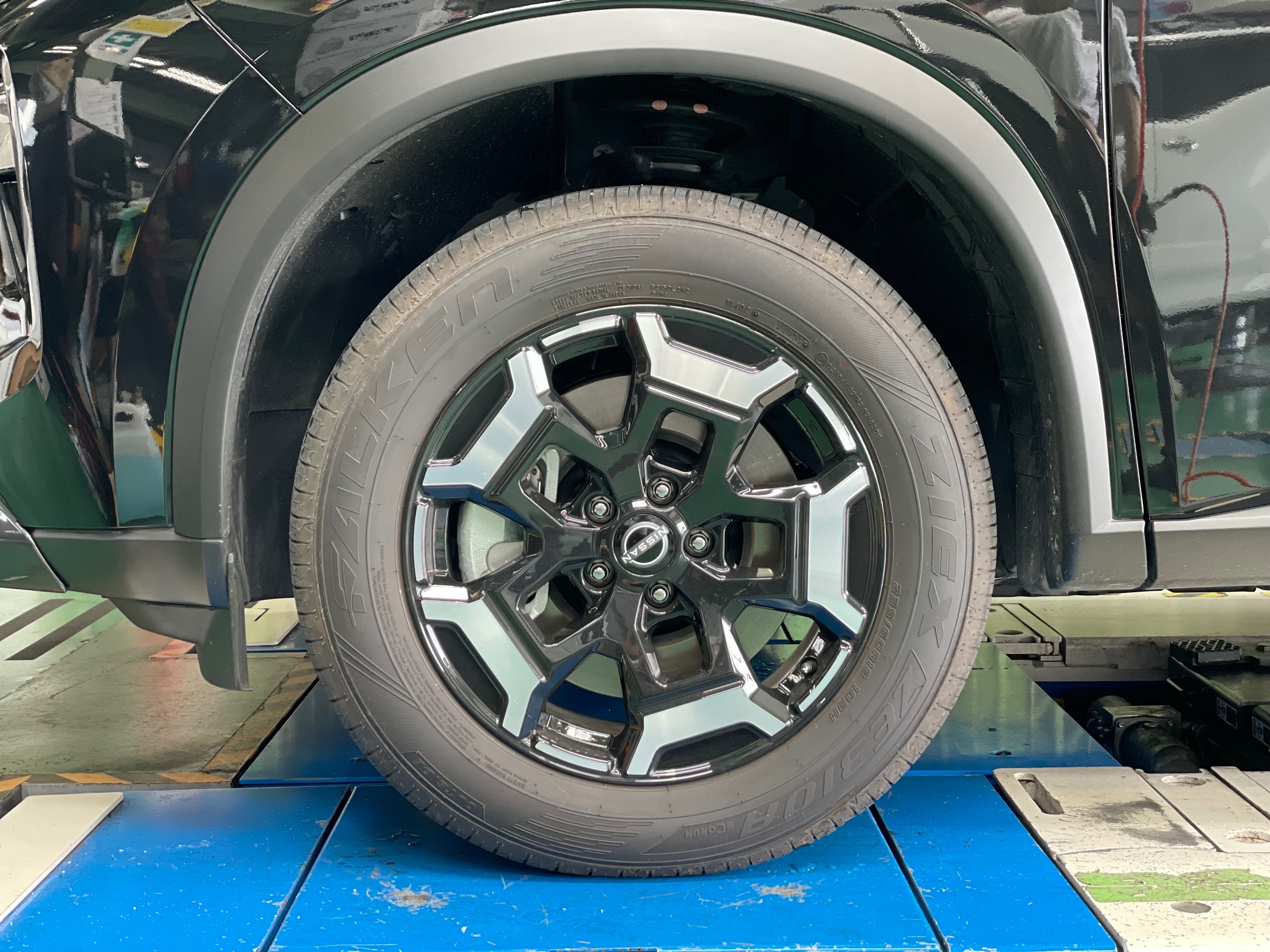 タイヤ館加古川 日産 エクストレイル SNT33　アルミホイール交換前