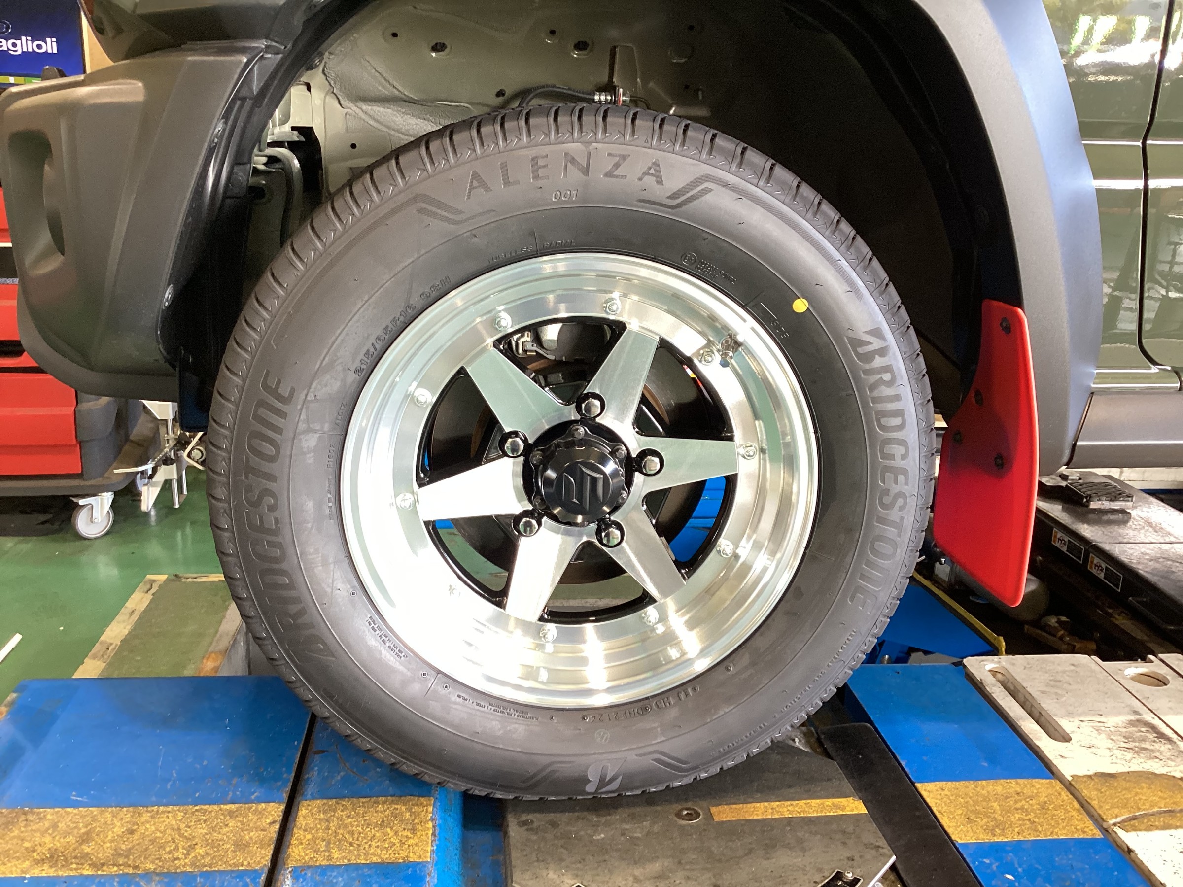 希少 ジムニーシエラ純正 205/70R15 2023年バリ山夏タイヤ