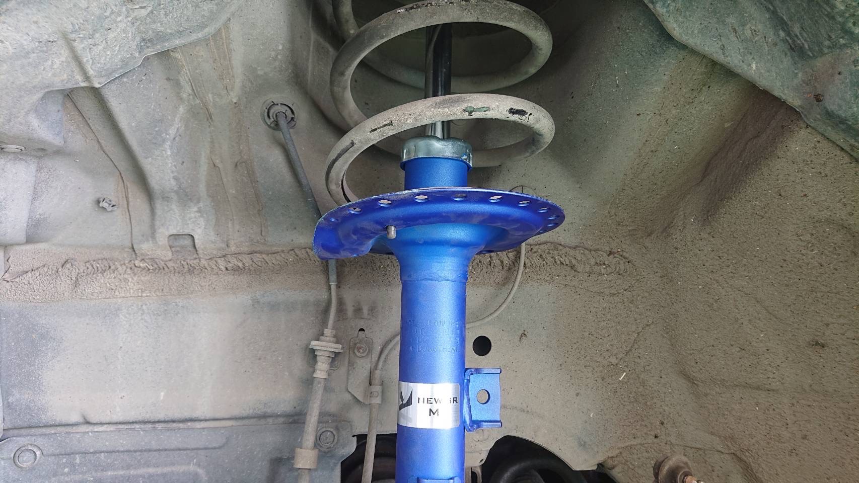 MITSUBISHI・デリカD:5・CV1W 】ショックアブソーバー交換 | 店舗お