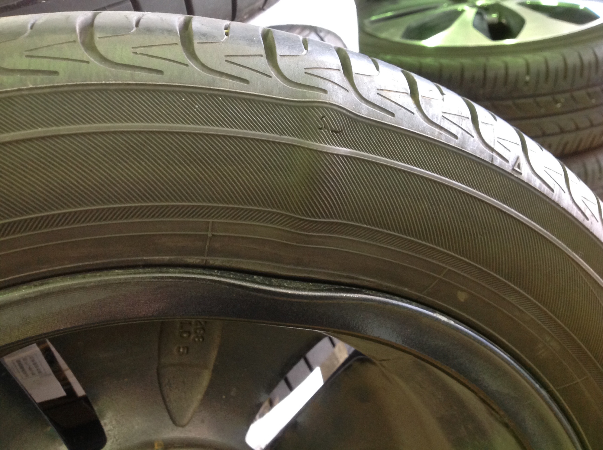 外からは見えない危険 スタッフ日記 タイヤ館 さいたま新都心 タイヤからはじまる トータルカーメンテナンス タイヤ館グループ