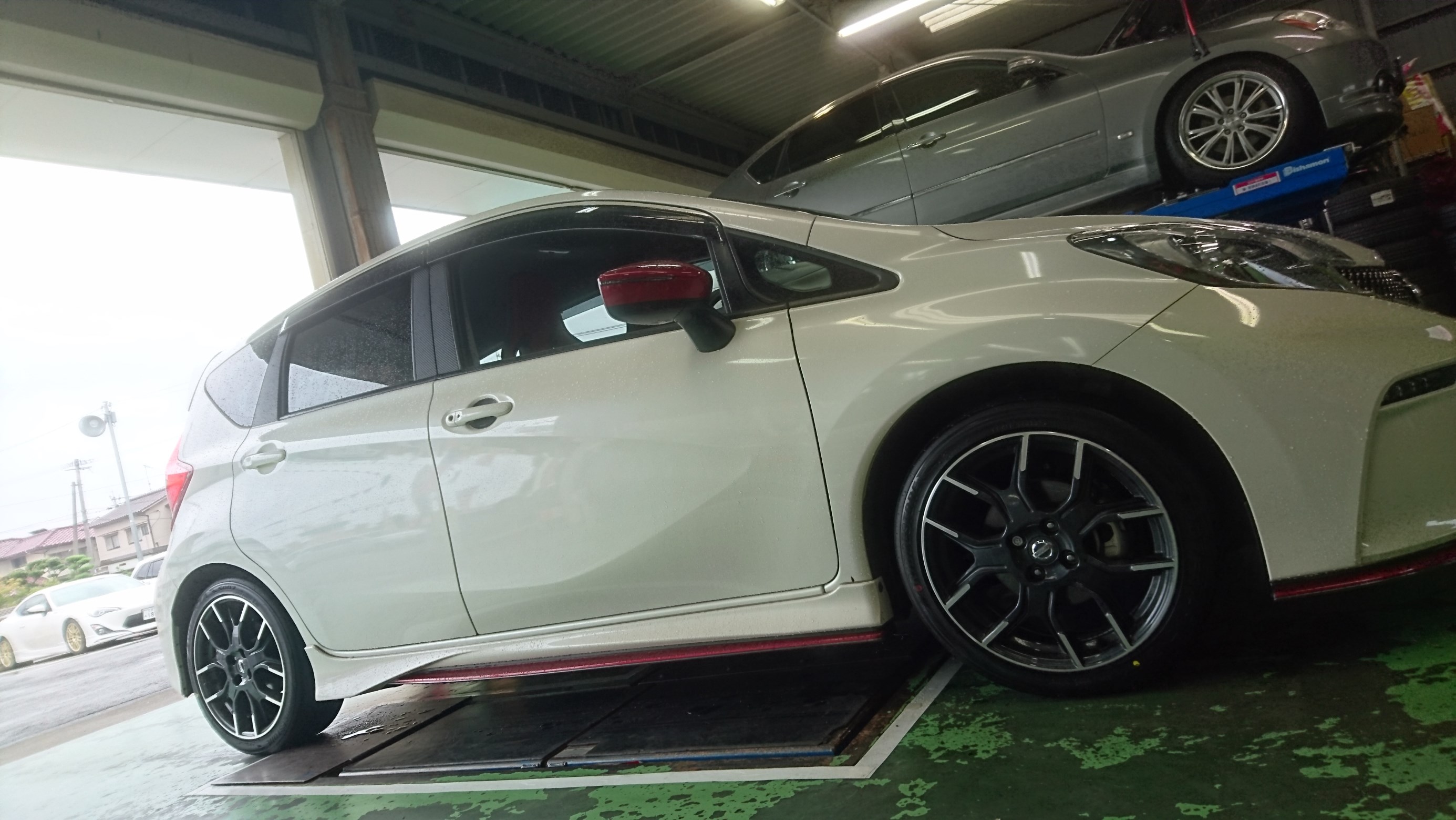 日産 ｎｏｔｅ ｎｉｓｍｏ ノート ニスモ のタイヤ交換 日産 ノート タイヤ タイヤ ホイール関連 タイヤ ホイール交換 サービス事例 タイヤ館 古国府 タイヤからはじまる トータルカーメンテナンス タイヤ館グループ