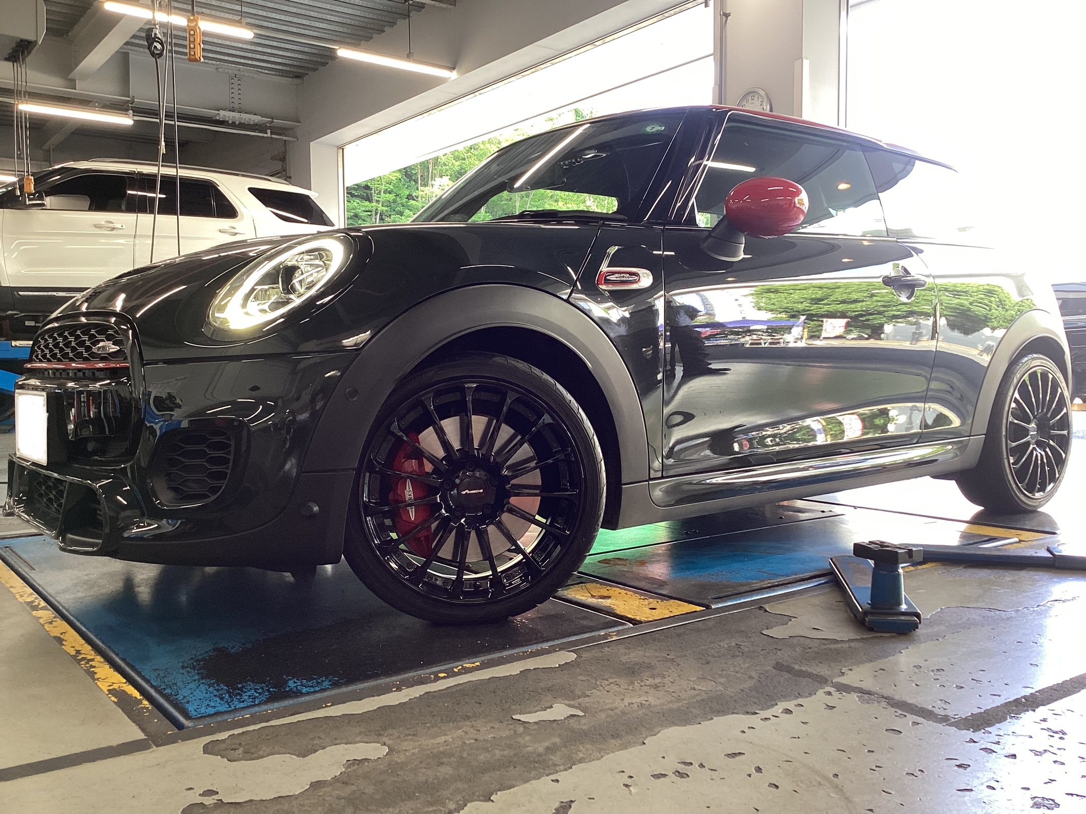 JCW(F56)ホイール交換実施 | 店舗おススメ情報 | タイヤ館 多摩 JCW(F56)ホイール交換実施 | 店舗おススメ情報 | タイヤ館 多摩