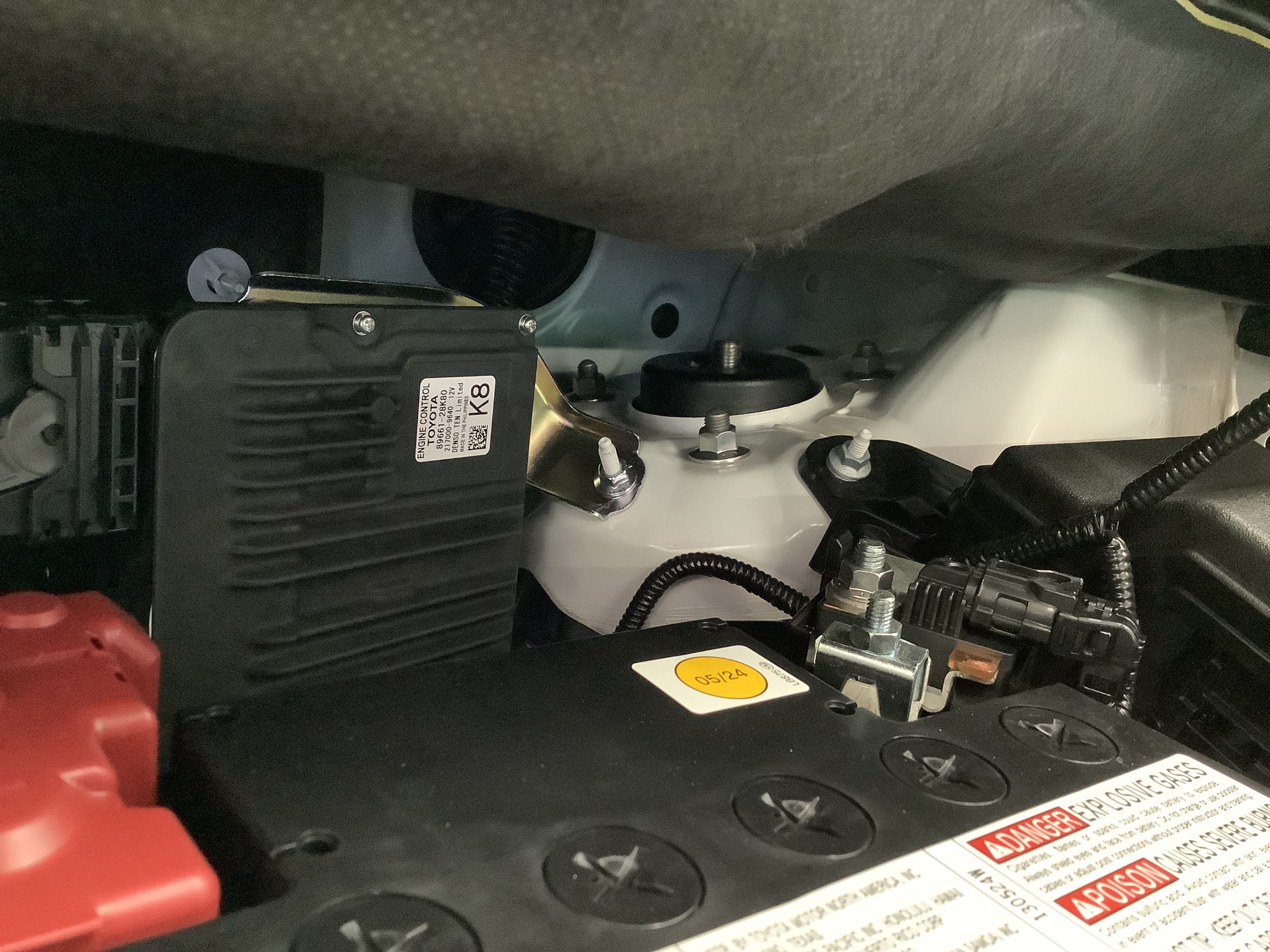 トヨタMZRA90W型ノア、車高調のお取り付け&アライメント調整 トヨタMZRA90W型ノア、車高調のお取り付け&アライメント調整