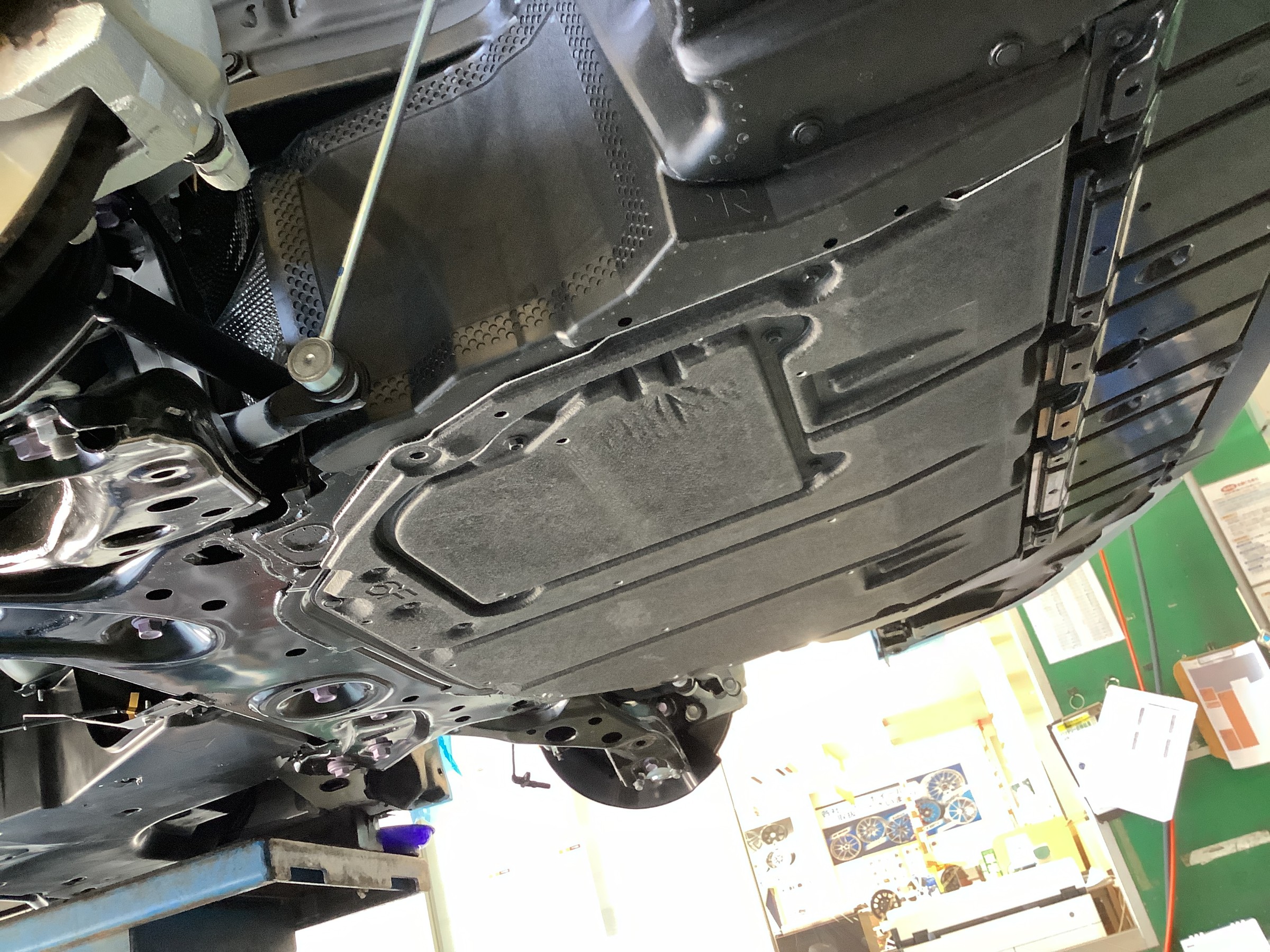 トヨタMZRA90W型ノア、車高調のお取り付け&アライメント調整 トヨタMZRA90W型ノア、車高調のお取り付け&アライメント調整