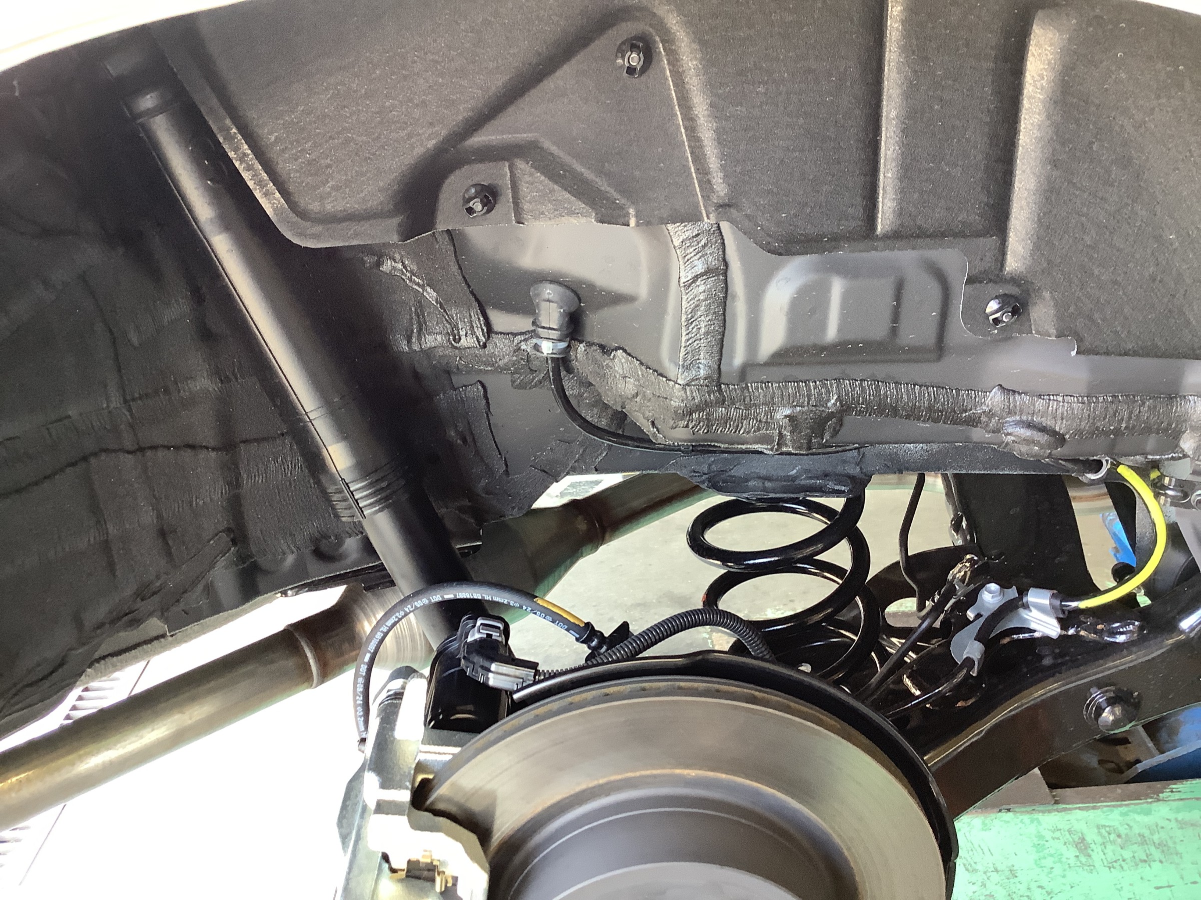 トヨタMZRA90W型ノア、車高調のお取り付け&アライメント調整 トヨタMZRA90W型ノア、車高調のお取り付け&アライメント調整