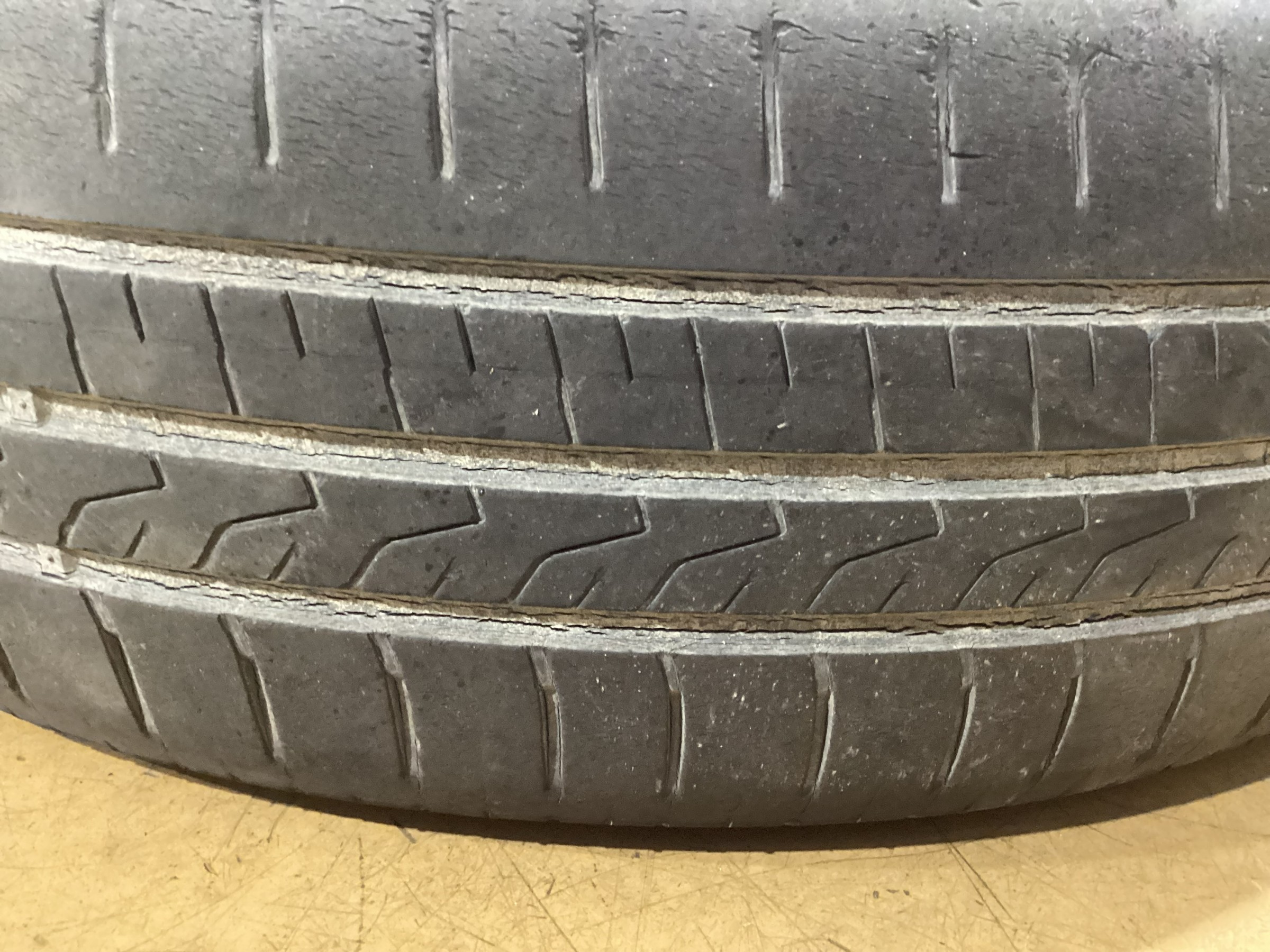 TOYOTA ヤリス ECOPIA NH200c 175/70R14 タイヤ交換！！！ | 店舗お 