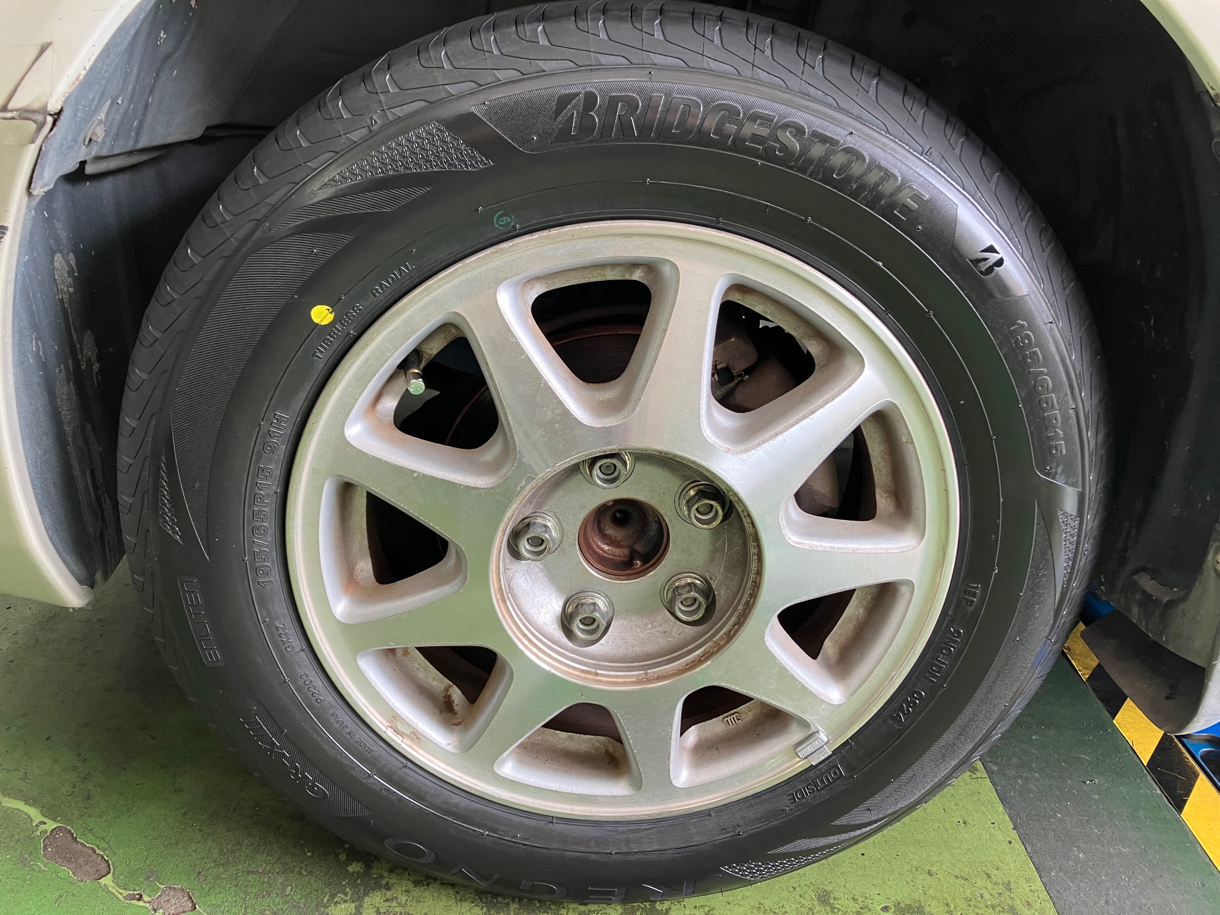 トヨタ 100系マークII 新品タイヤ交換！ | 店舗おススメ情報 | タイヤ  