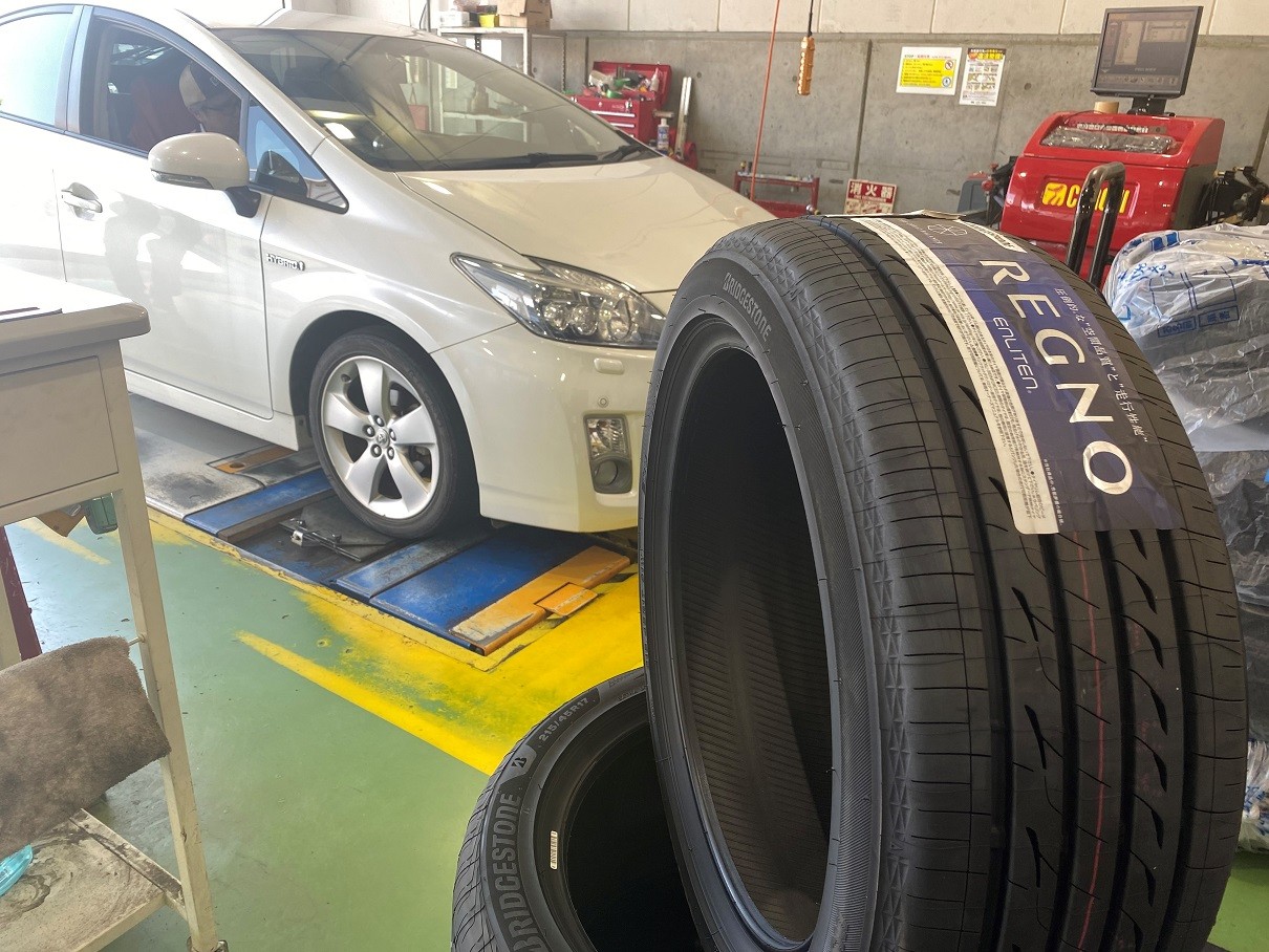 トヨタ／30系プリウス☆新商品レグノGR-XⅢ☆取り付け♪ | 店舗お