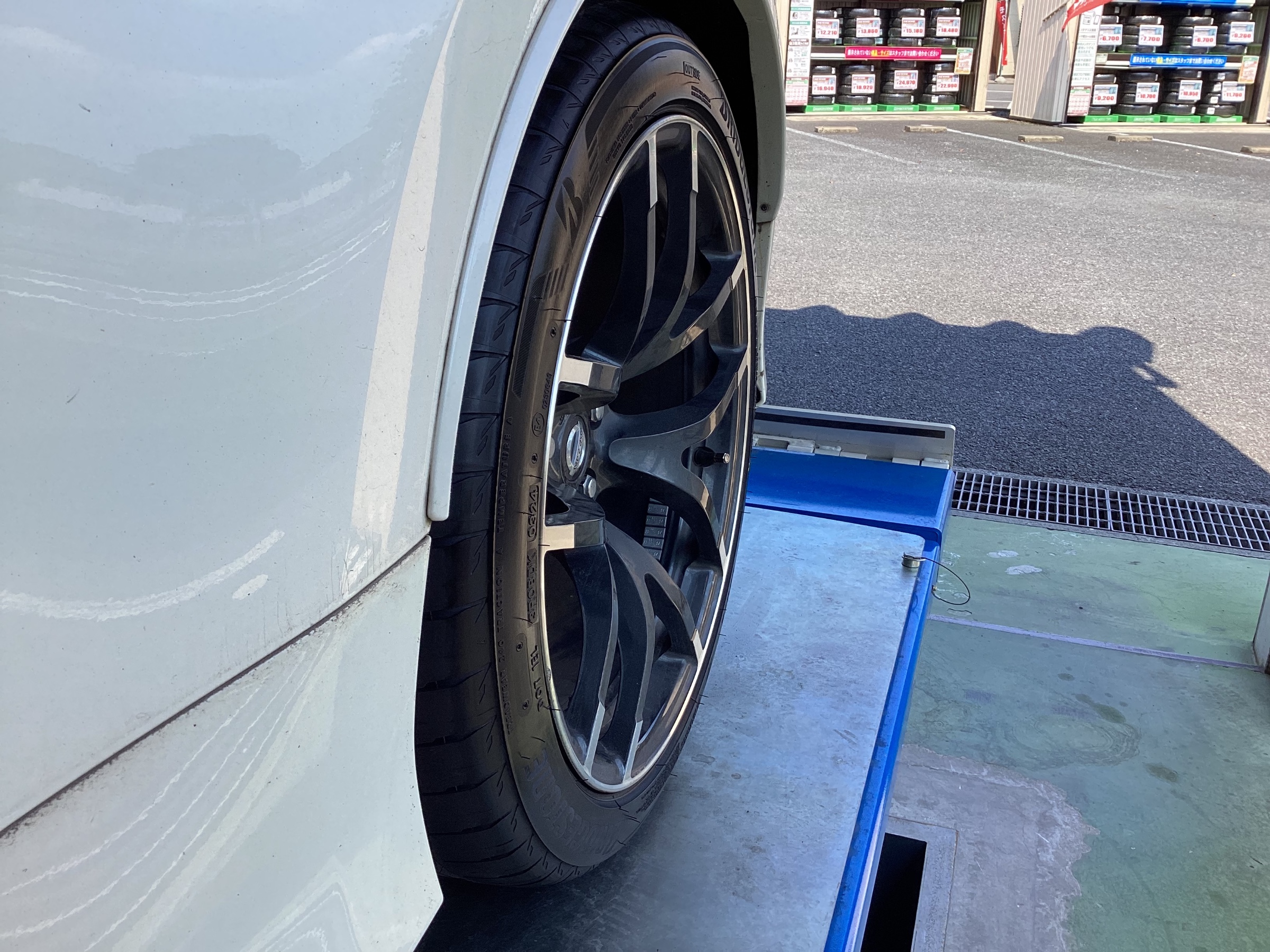 フェアレディZニスモ（Z34）タイヤ交換&ハブ防錆コーティング
