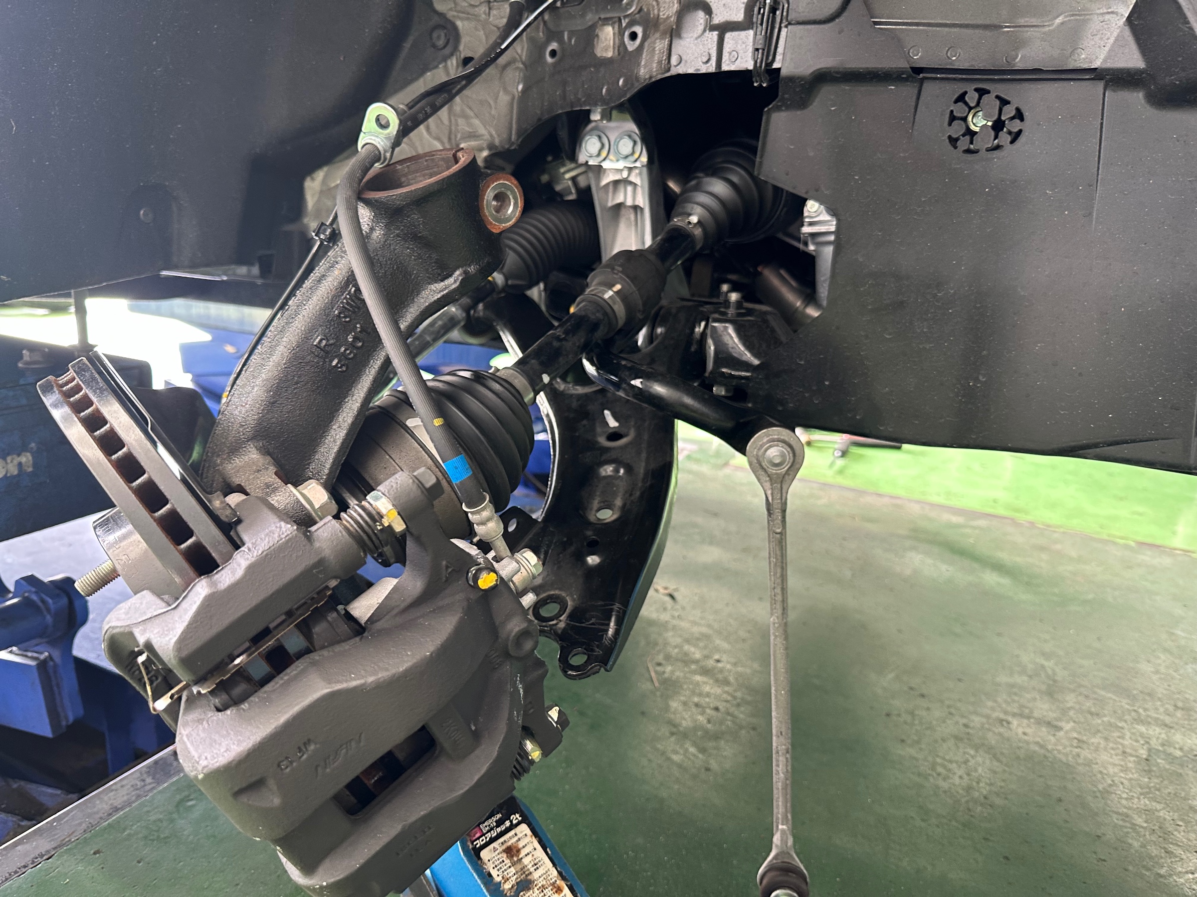 ホンダ・ZR-V・RZ4】ダウンサス取付け | 店舗おススメ情報 ホンダ・ZR-V・RZ4】ダウンサス取付け | 店舗おススメ情報