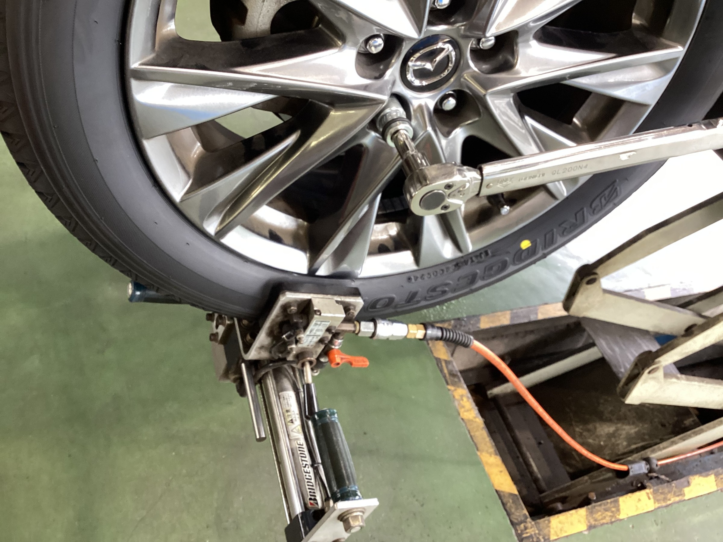 タイヤど真ん中取付センターフィットタイヤ館五日市