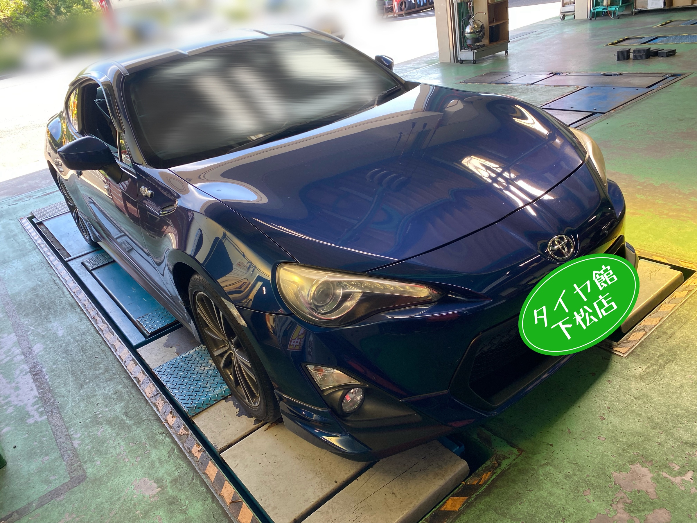 トヨタ 86 ZN6型 定期的な…タイヤ交換のお手伝い〜ブリヂストン レグノ