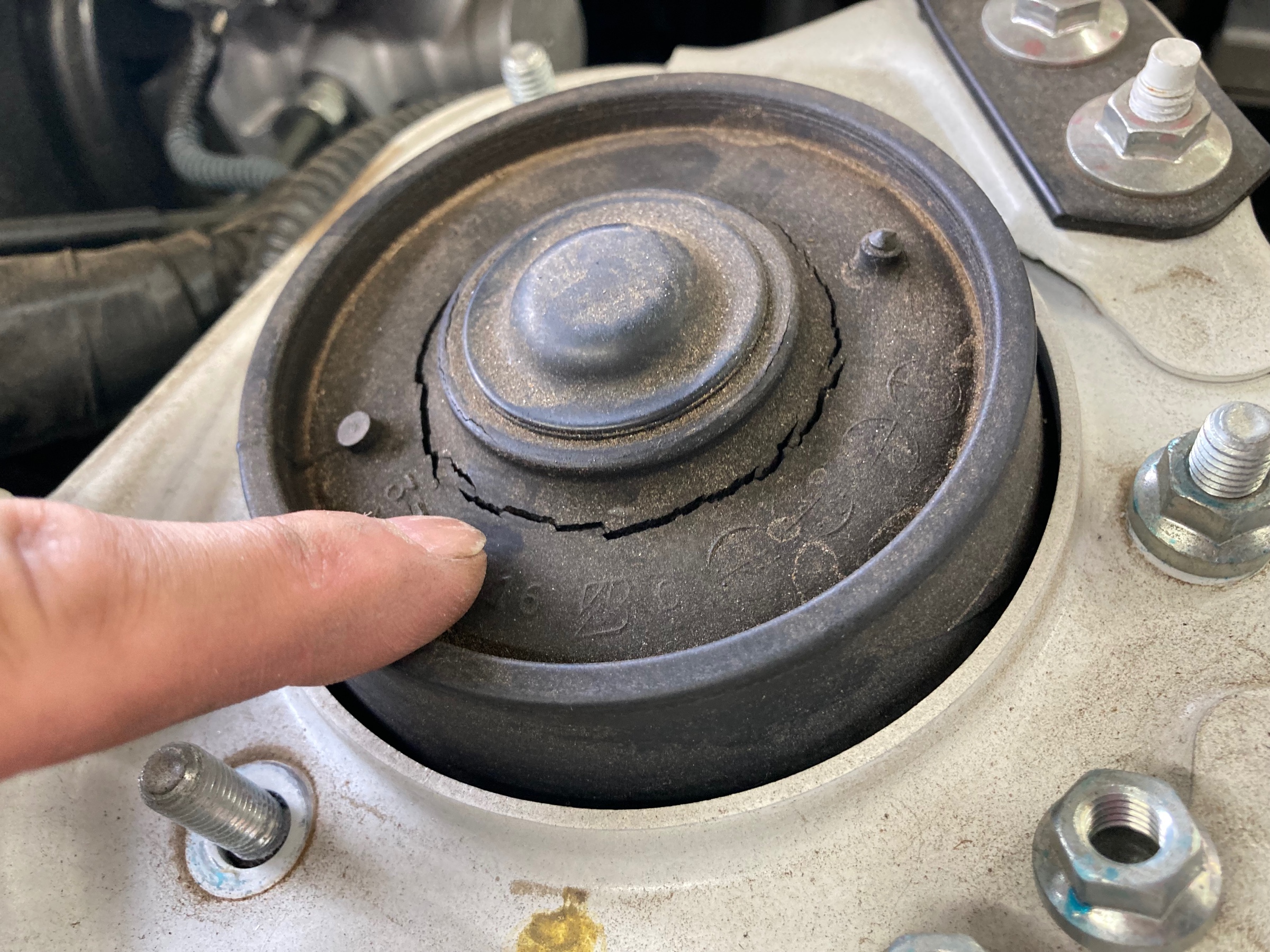 あっつん トヨタ・86・ZN6】足回りのリフレッシュでTEINの車高調に交換しました