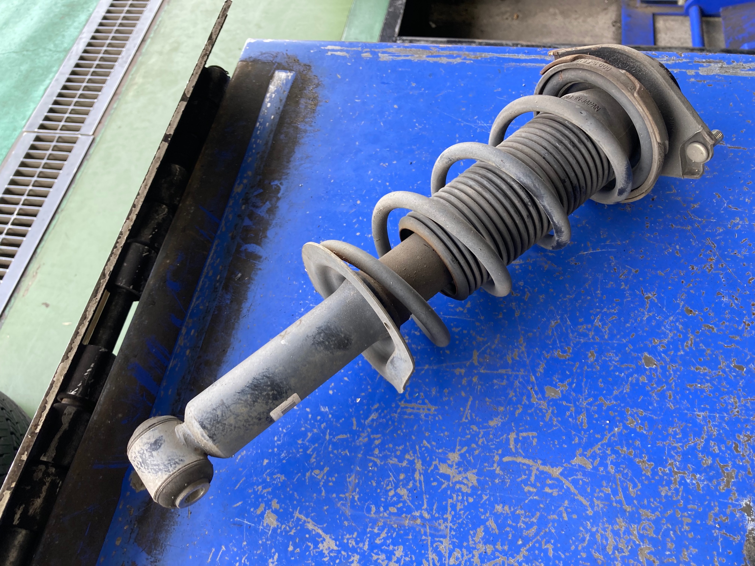 あっつん トヨタ・86・ZN6】足回りのリフレッシュでTEINの車高調に交換しました