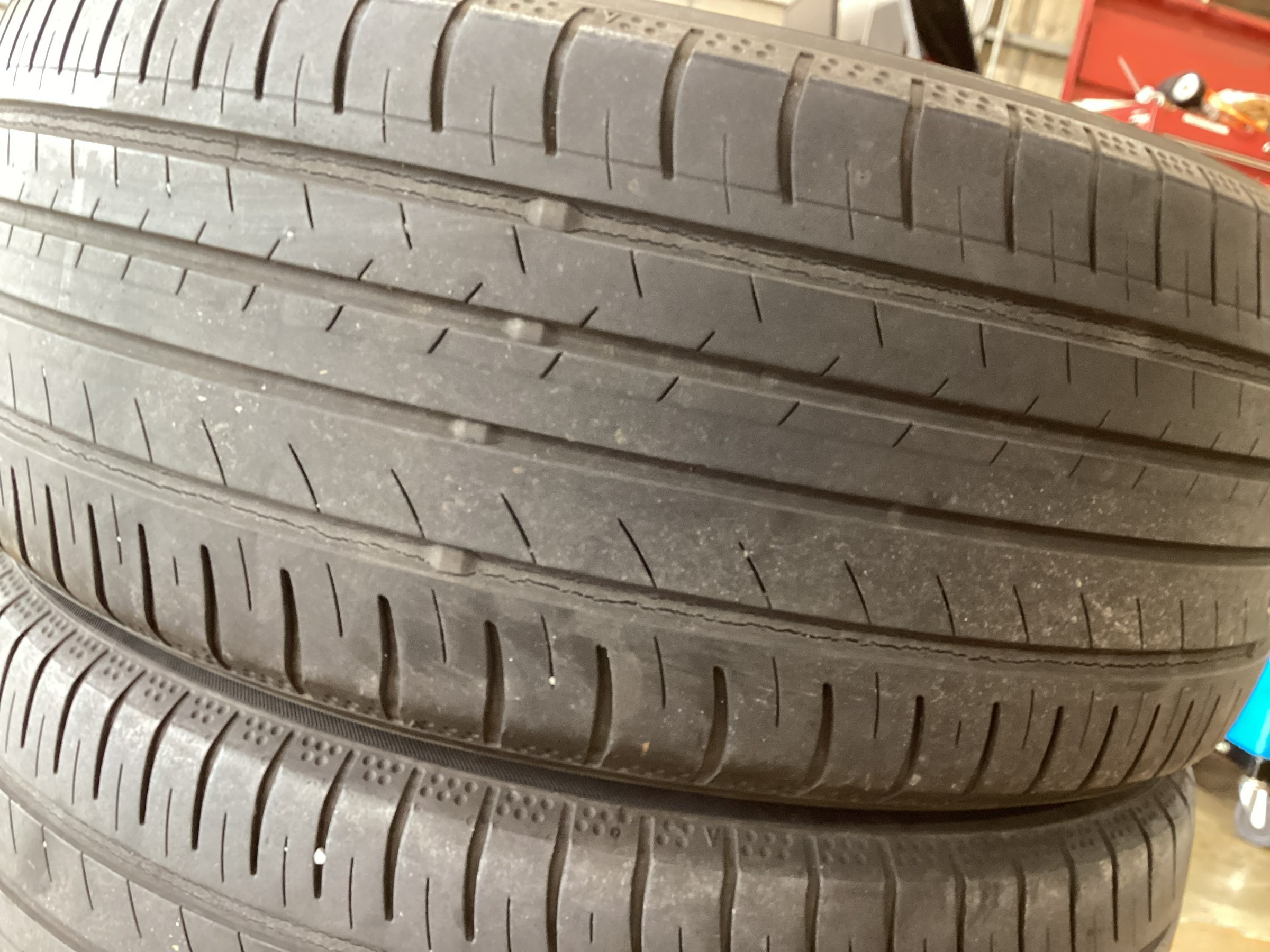 TOYOTA プリウス ECOPIA NH200 215/45R17 タイヤ交換！！！ | 店舗お