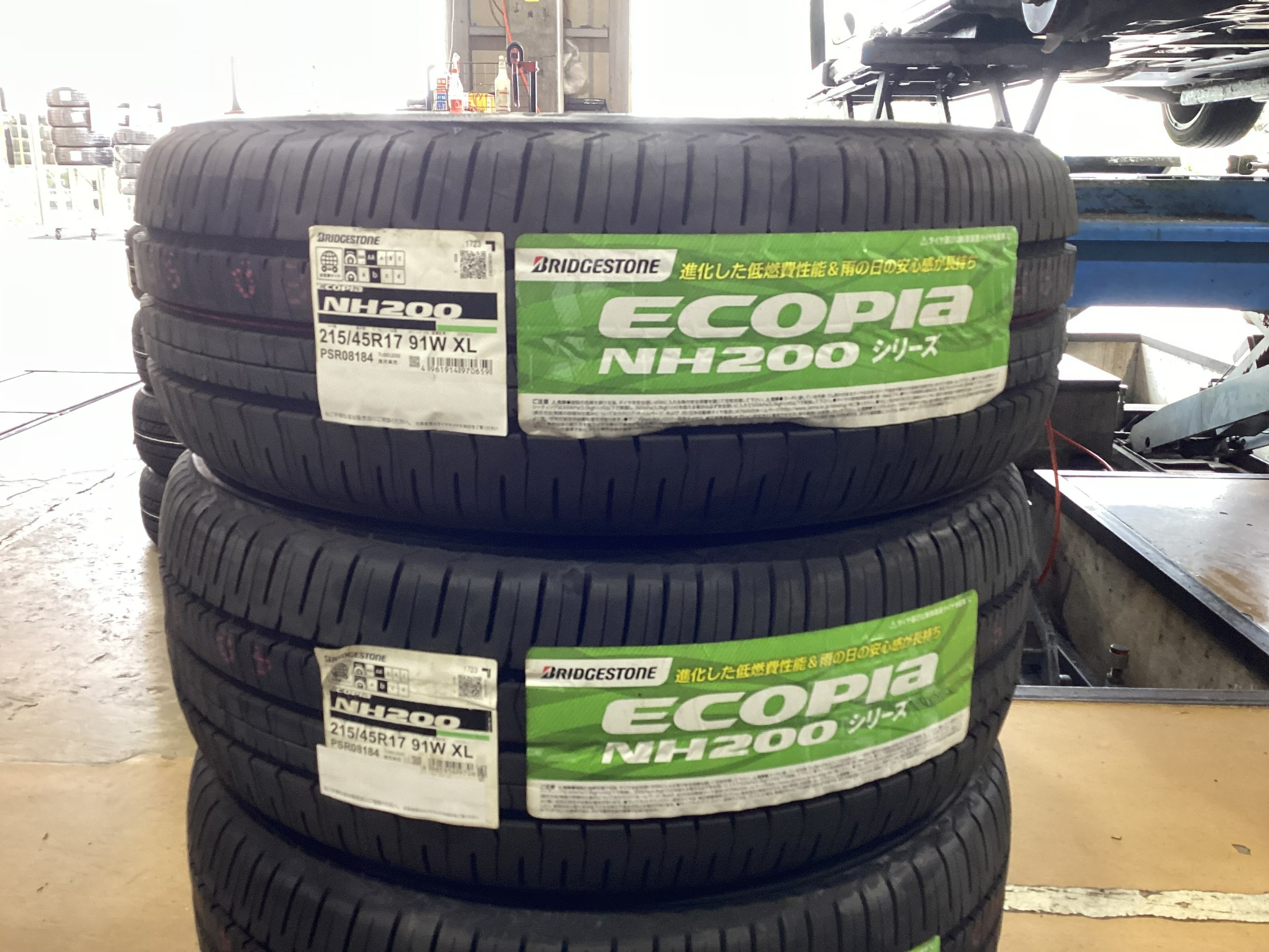 TOYOTA プリウス ECOPIA NH200 215/45R17 タイヤ交換