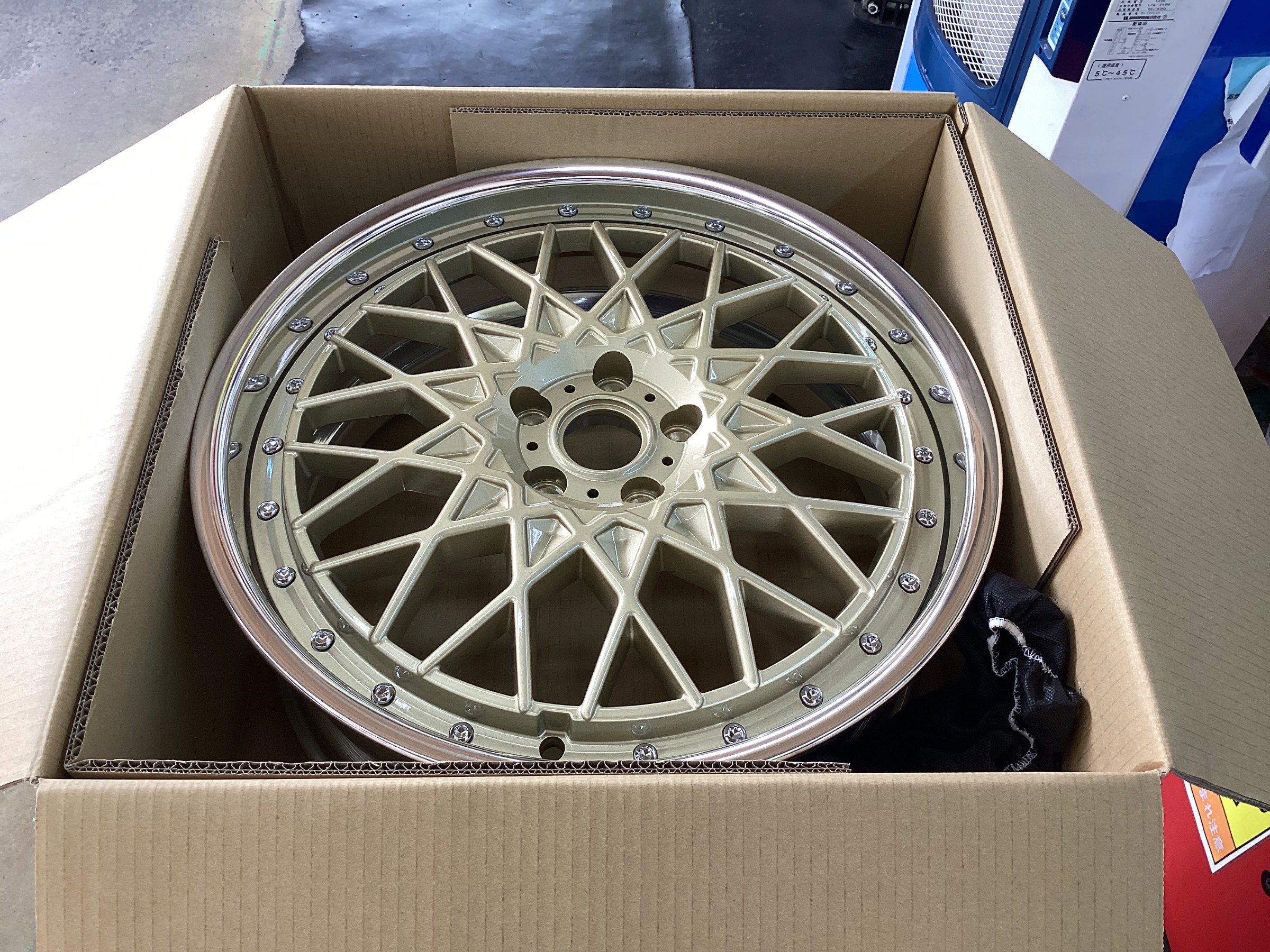 ホンダ オデッセイ マーベリック1613M 20インチ取付 (^^♪① | 店舗お