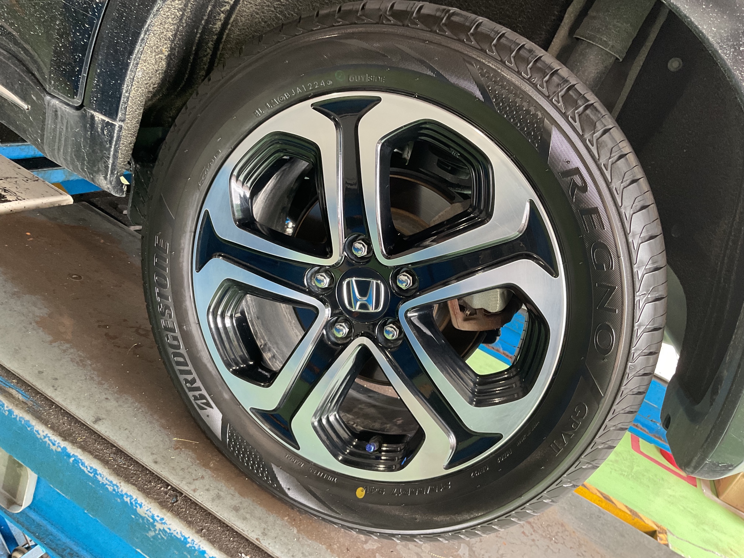 ヴェゼル 215/55R17 94V レグノGRVⅡ | 店舗おススメ情報 | タイヤ館