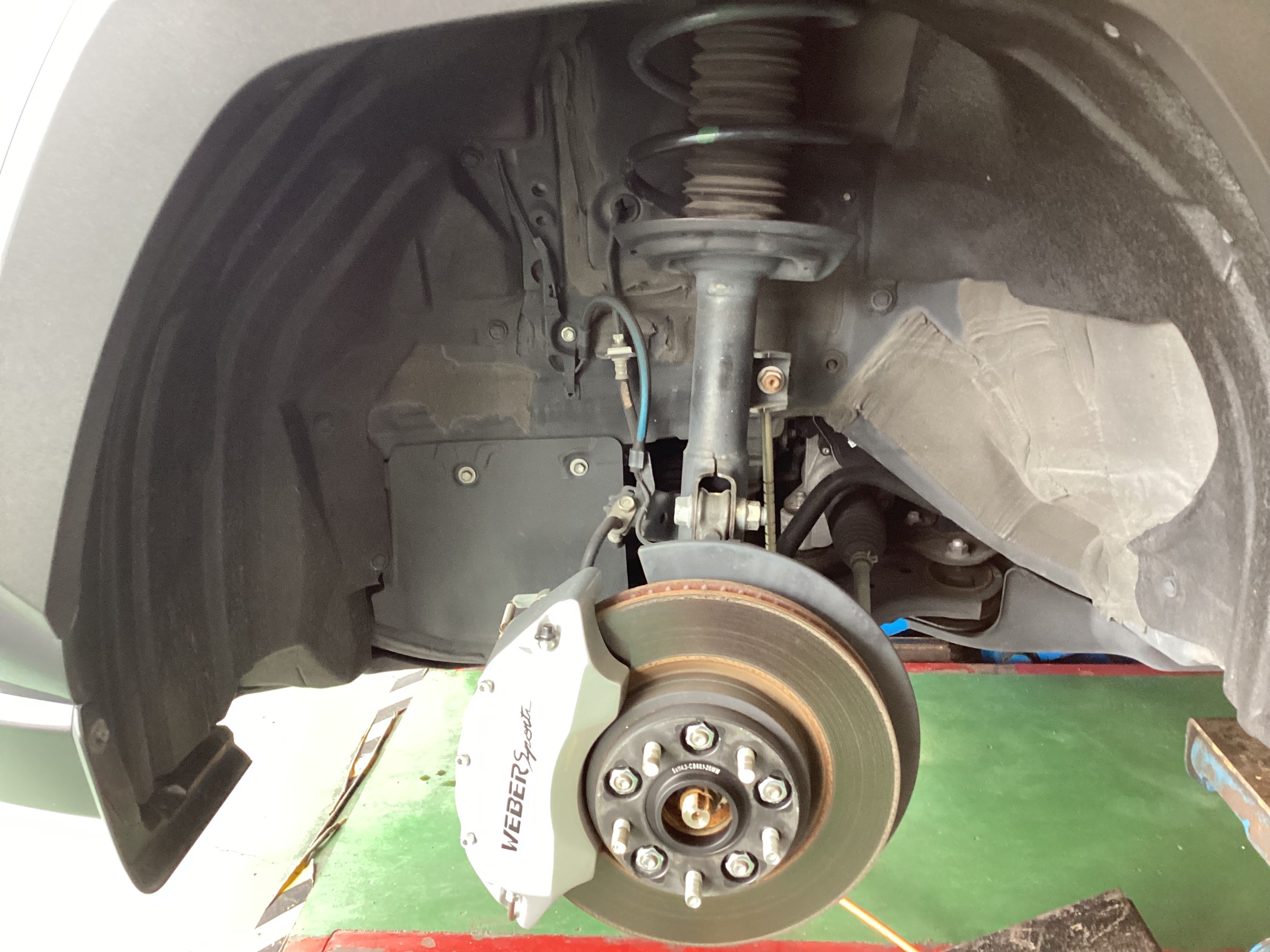 トヨタ・RAV4(MXAA54)〜車高調取り付け(TEIN FLEX Z)〜 | 店舗おススメ