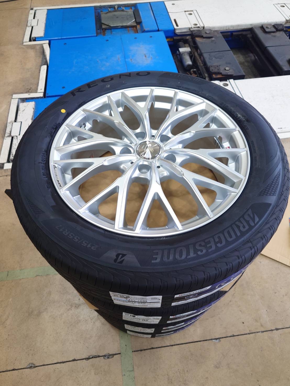 日産ティアナL3317インチアルミホイールレグノ225/55R17 4本セット 日産ティアナL3317インチアルミホイールレグノ225/55R17 4本セット