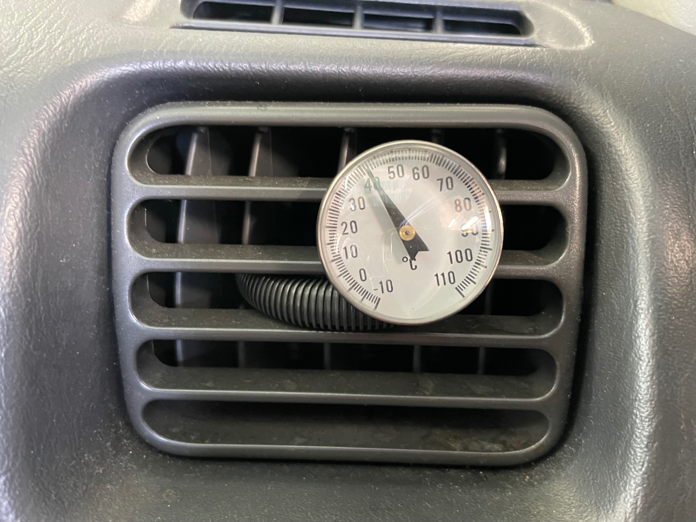 タイヤ館加古川 スズキ Kei HN22S　エアコンガスチャージ 施工前