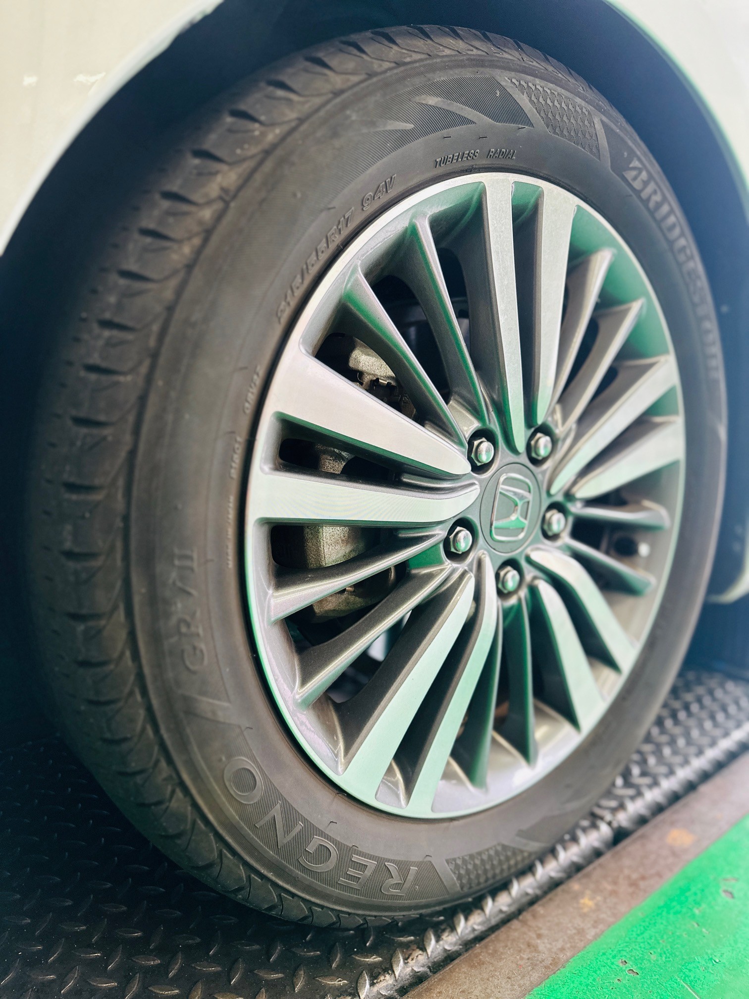 ホンダ オデッセイ レグノGR-XⅢ 取付 | 店舗おススメ情報 | タイヤ館