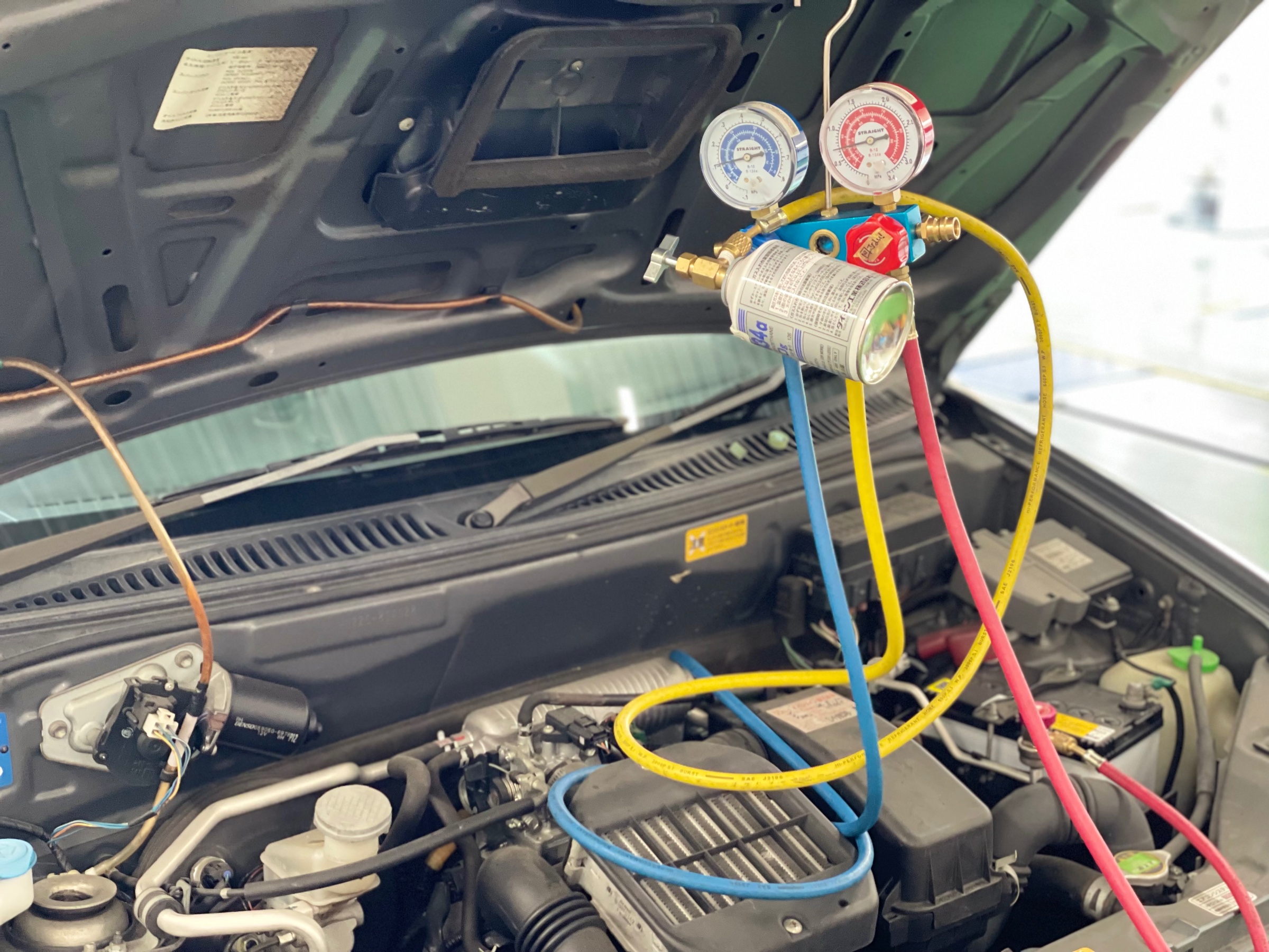 タイヤ館加古川 エアコンガスチャージ