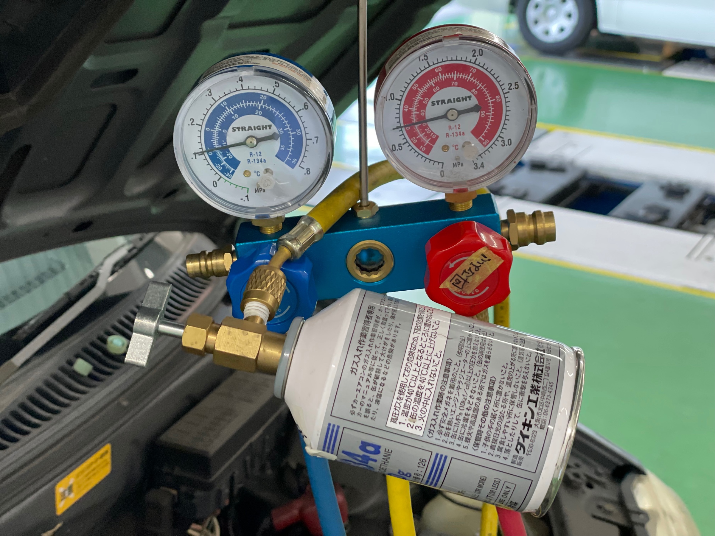 タイヤ館加古川 エアコンガスチャージ