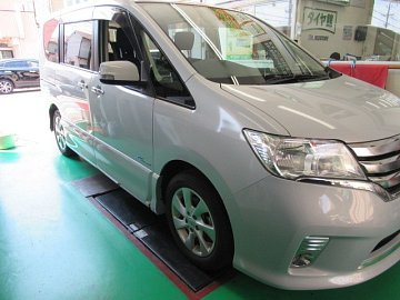 日産・セレナ ナビ修理品 取付 | 店舗おススメ情報 | タイヤ館 日産・セレナ ナビ修理品 取付 | 店舗おススメ情報 | タイヤ館