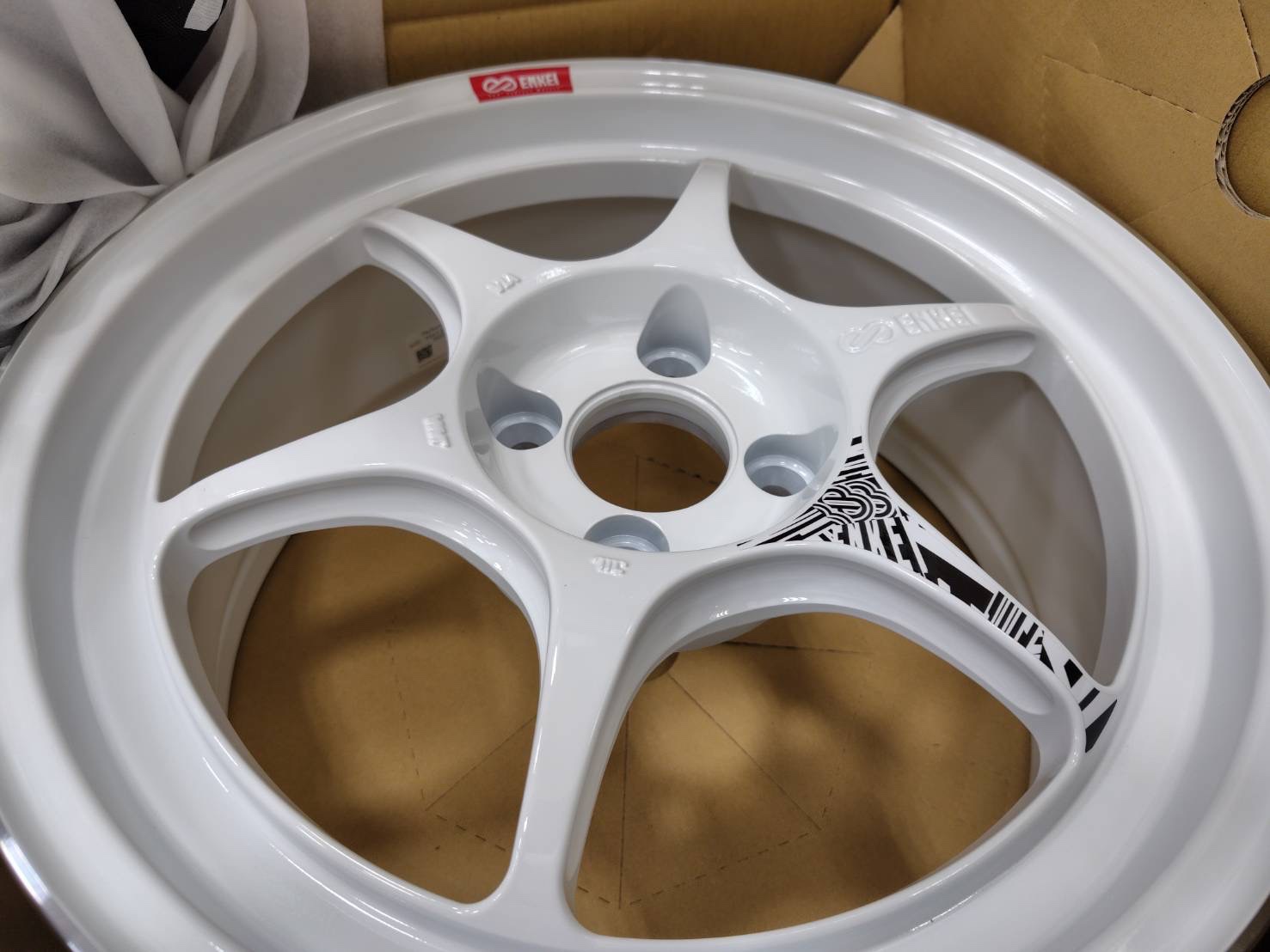 ロードスター ホイール ENKEI PF06 取付 | 店舗おススメ情報