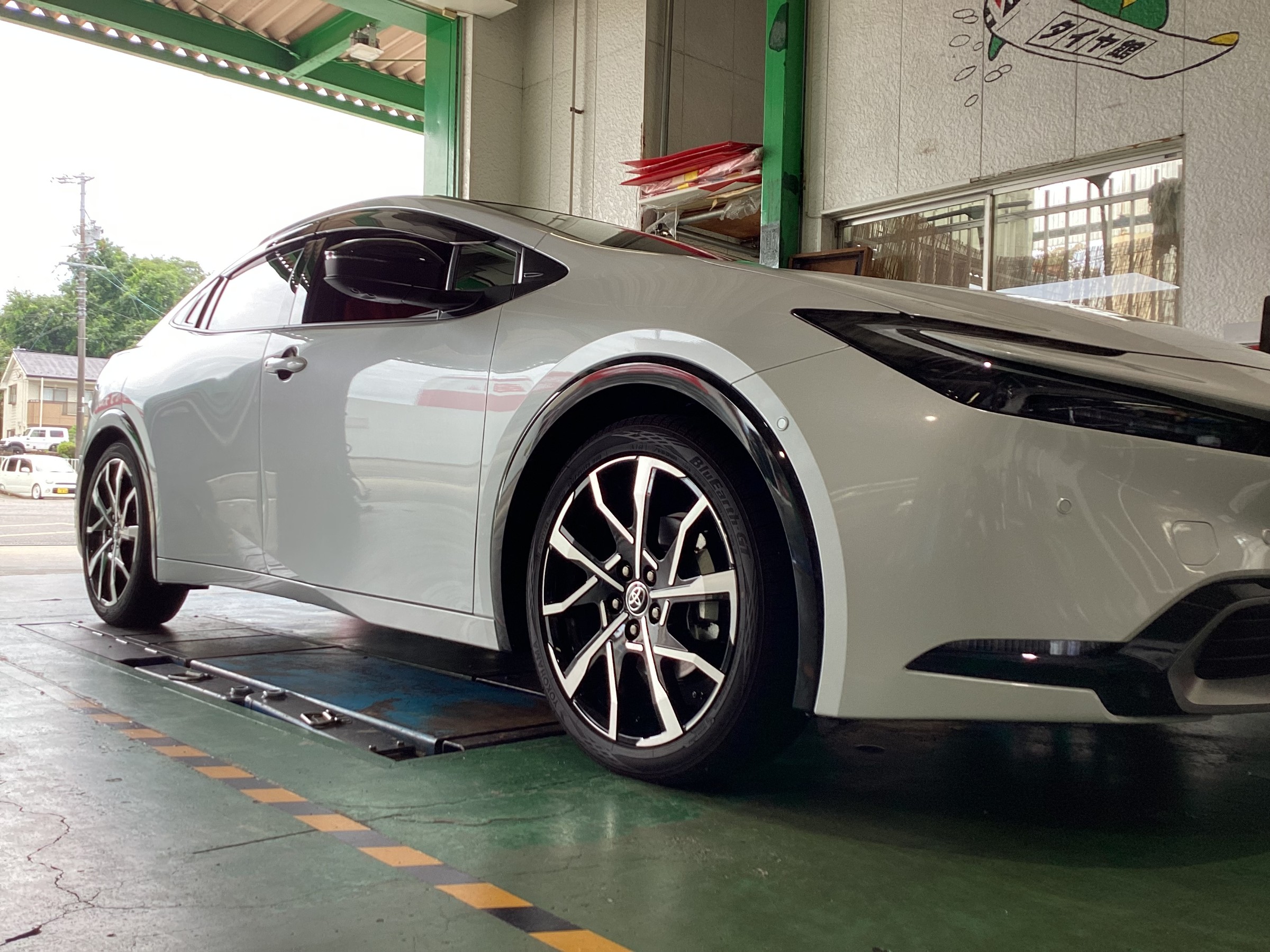 60プリウスPHEV車高調取付／TEIN RX1 | 店舗おススメ情報 | タイヤ