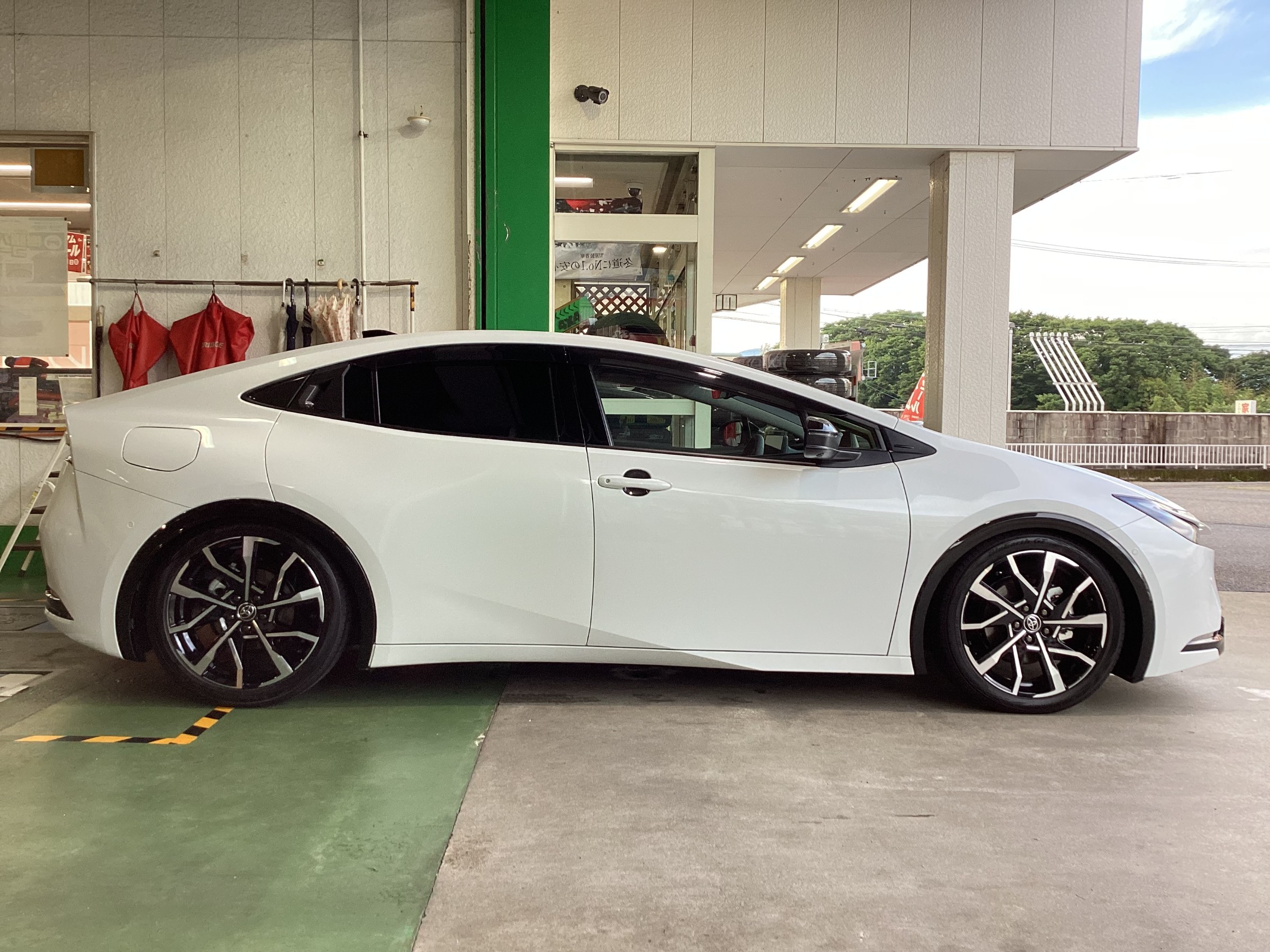 60プリウスPHEV車高調取付／TEIN RX1 | 店舗おススメ情報 | タイヤ