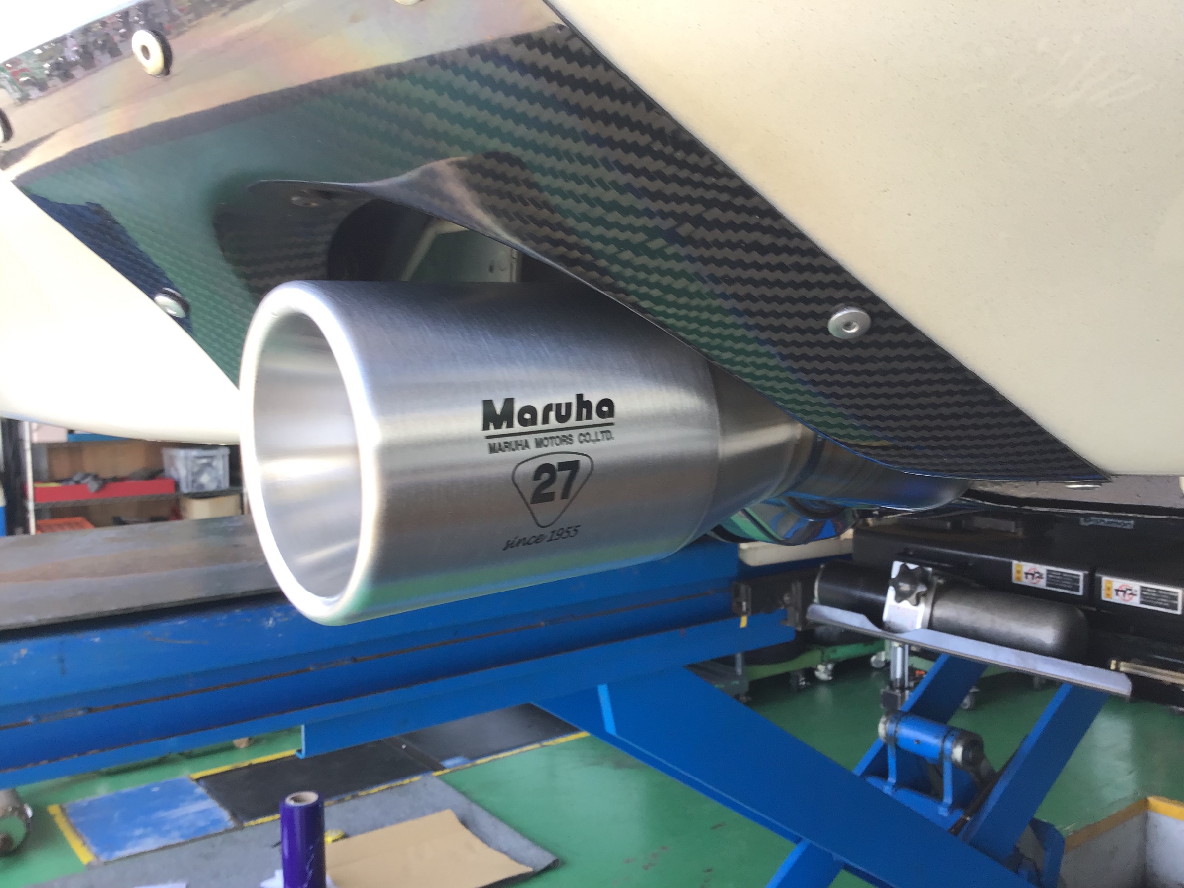 マルハモータースマフラー　ラヨベロスbyヨシムラ