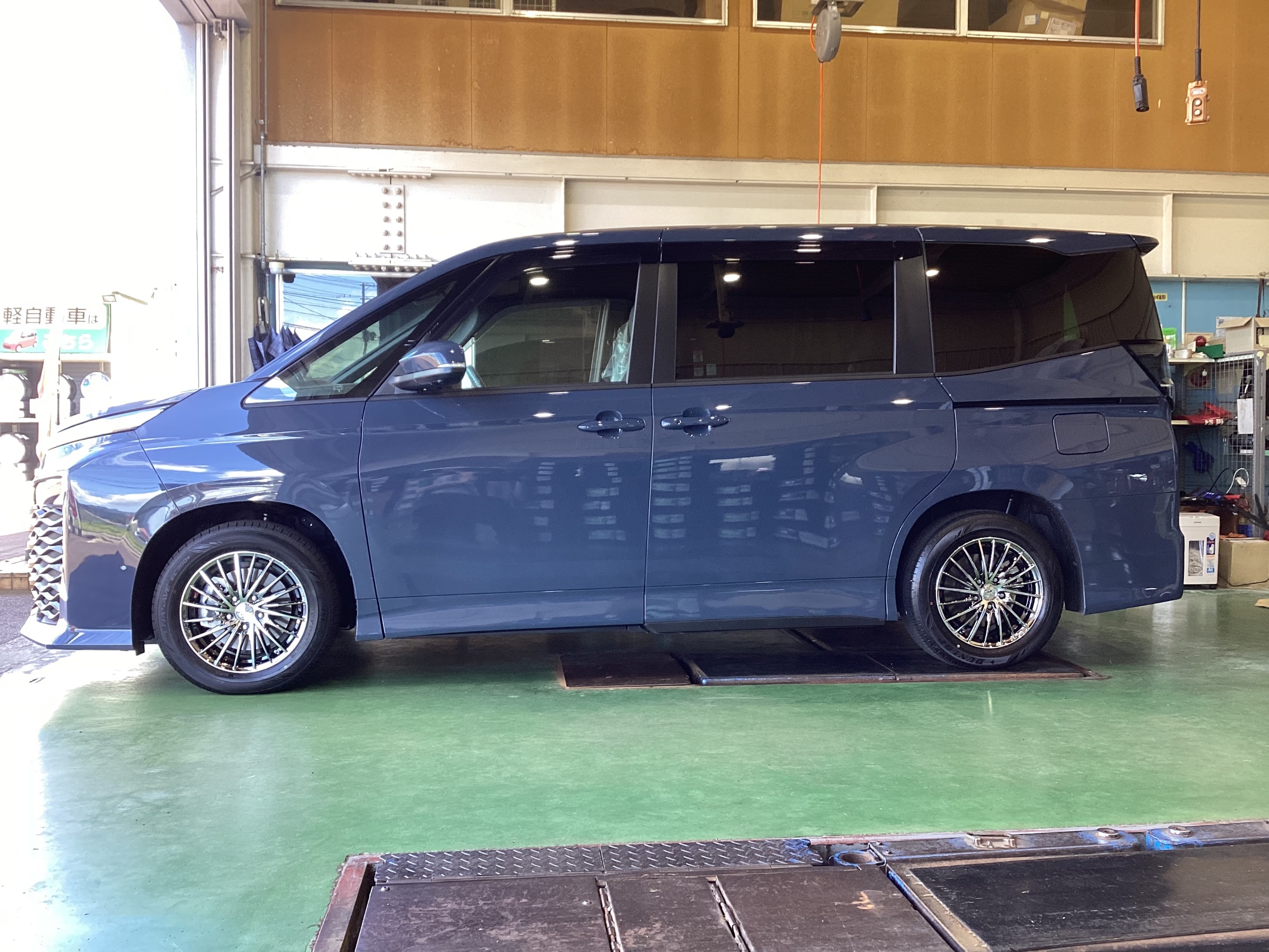 ノア トヨタ（TOYOTA） TOYOTA 90系 VOXY ノア 純正 新車外し 16インチ