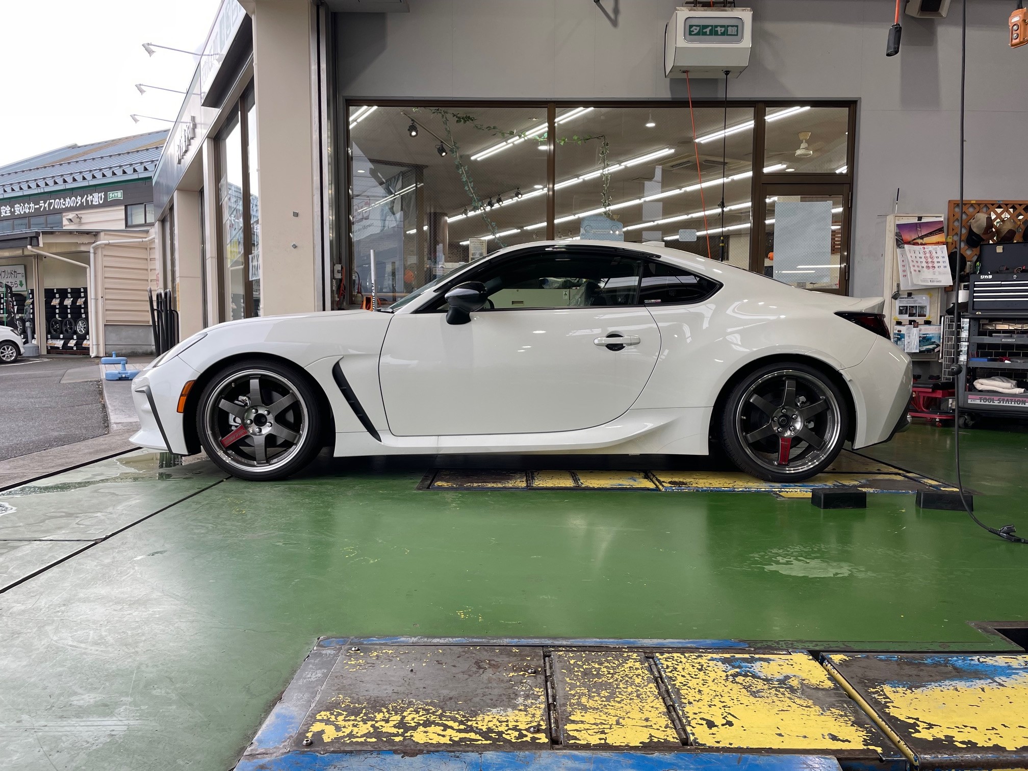 GR86 車高調取付xアライメント | 店舗おススメ情報 | タイヤ館